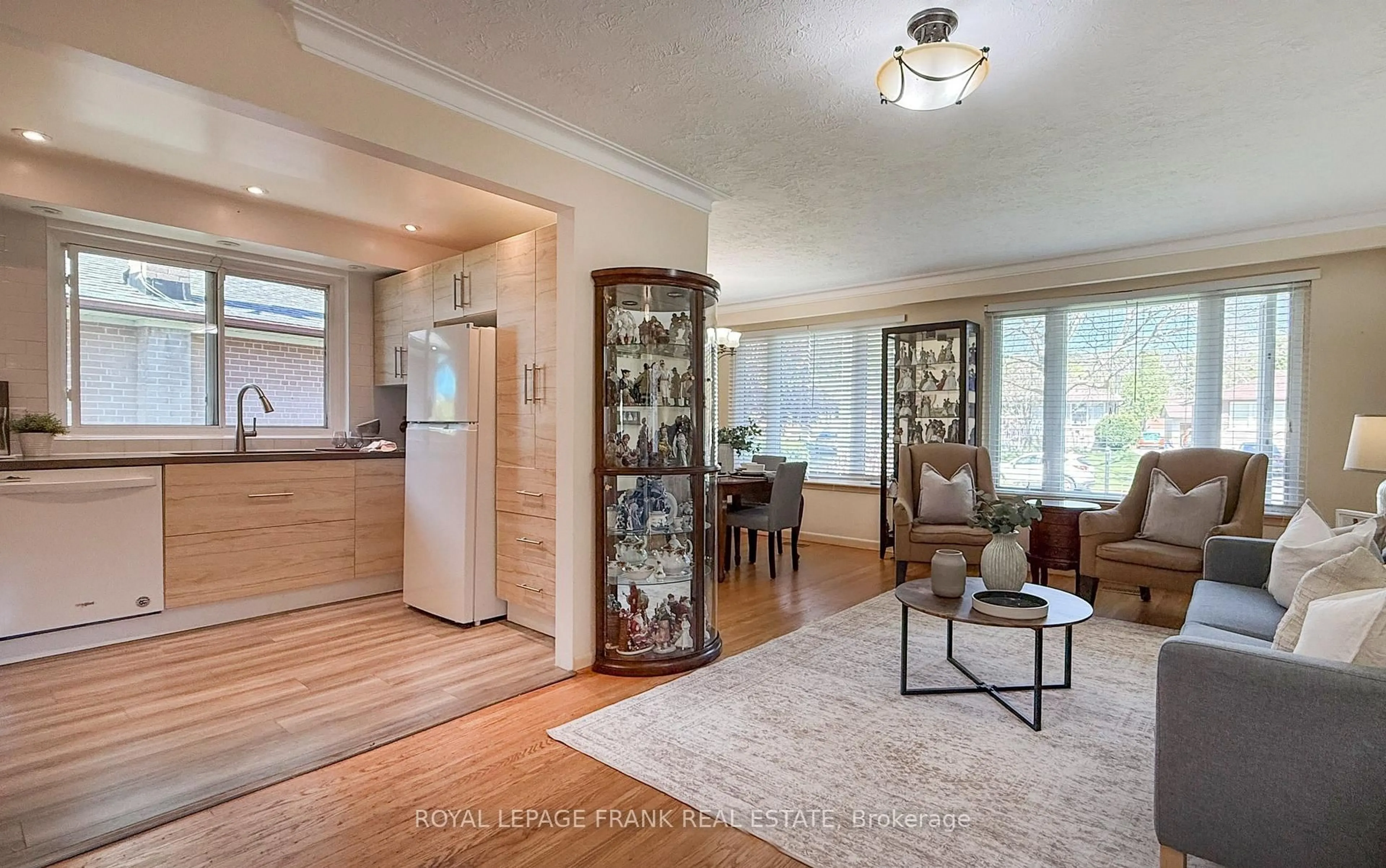 Indoor entryway for 336 Viewmount St, Oshawa Ontario L1H 7C3