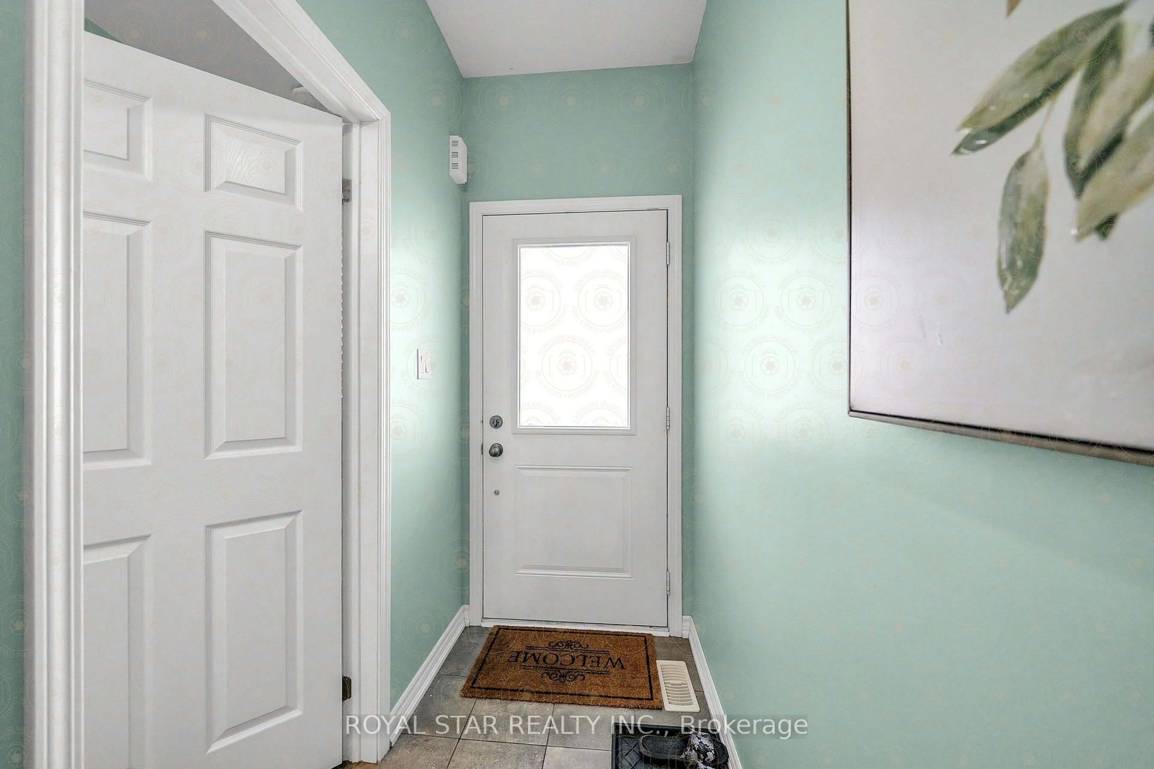 Indoor entryway for 30 Prospect Way, Whitby Ontario L1N 0L4