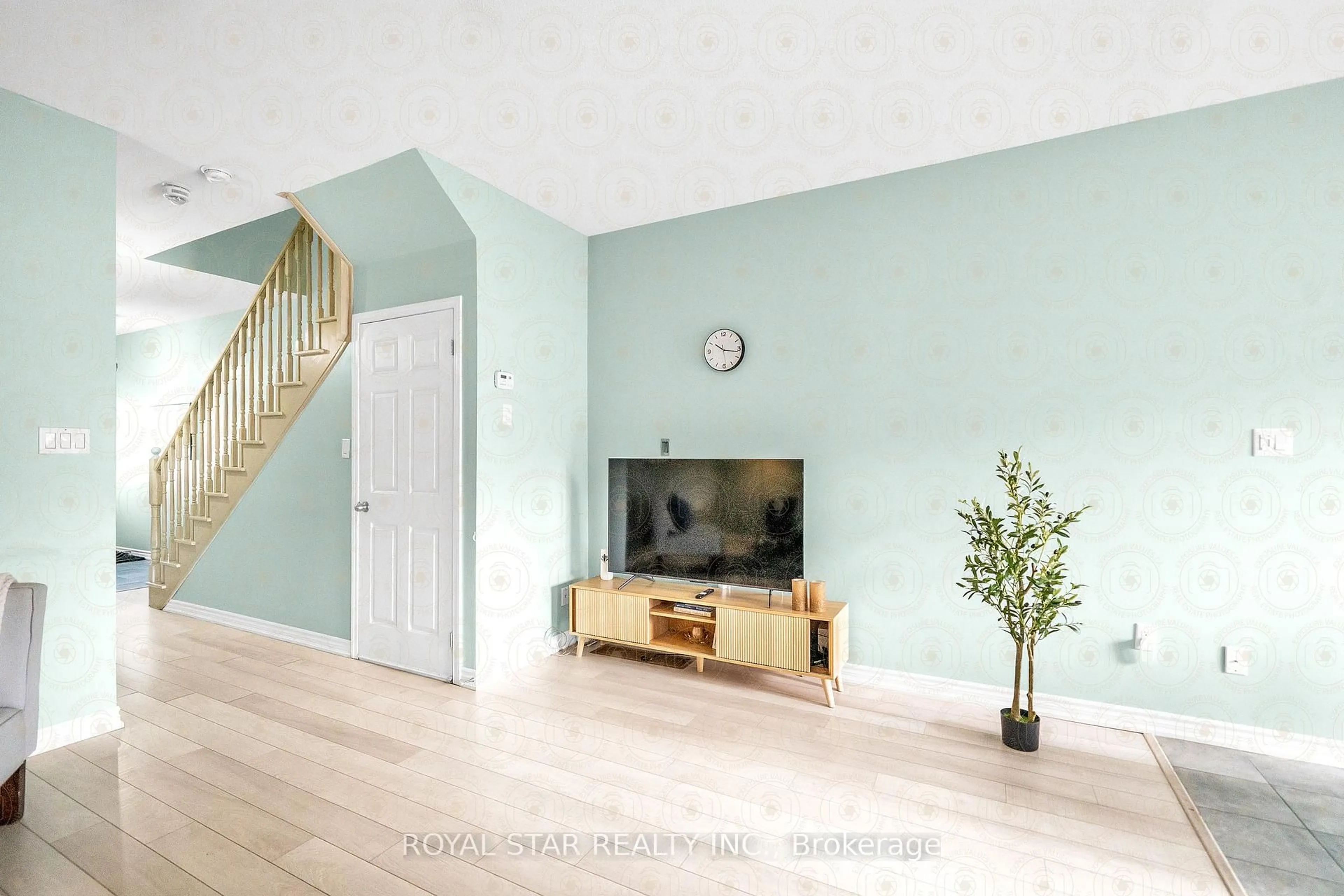 Unknown for 30 Prospect Way, Whitby Ontario L1N 0L4