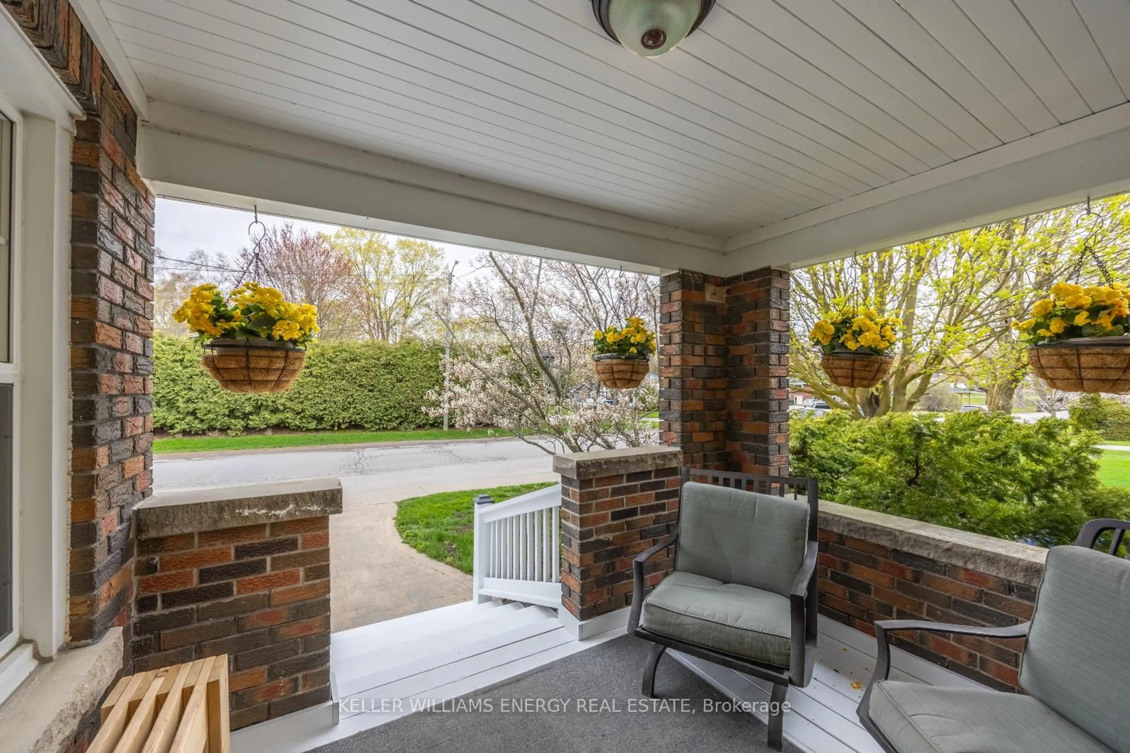Patio, street for 239 Perry St, Scugog Ontario L9L 1B8