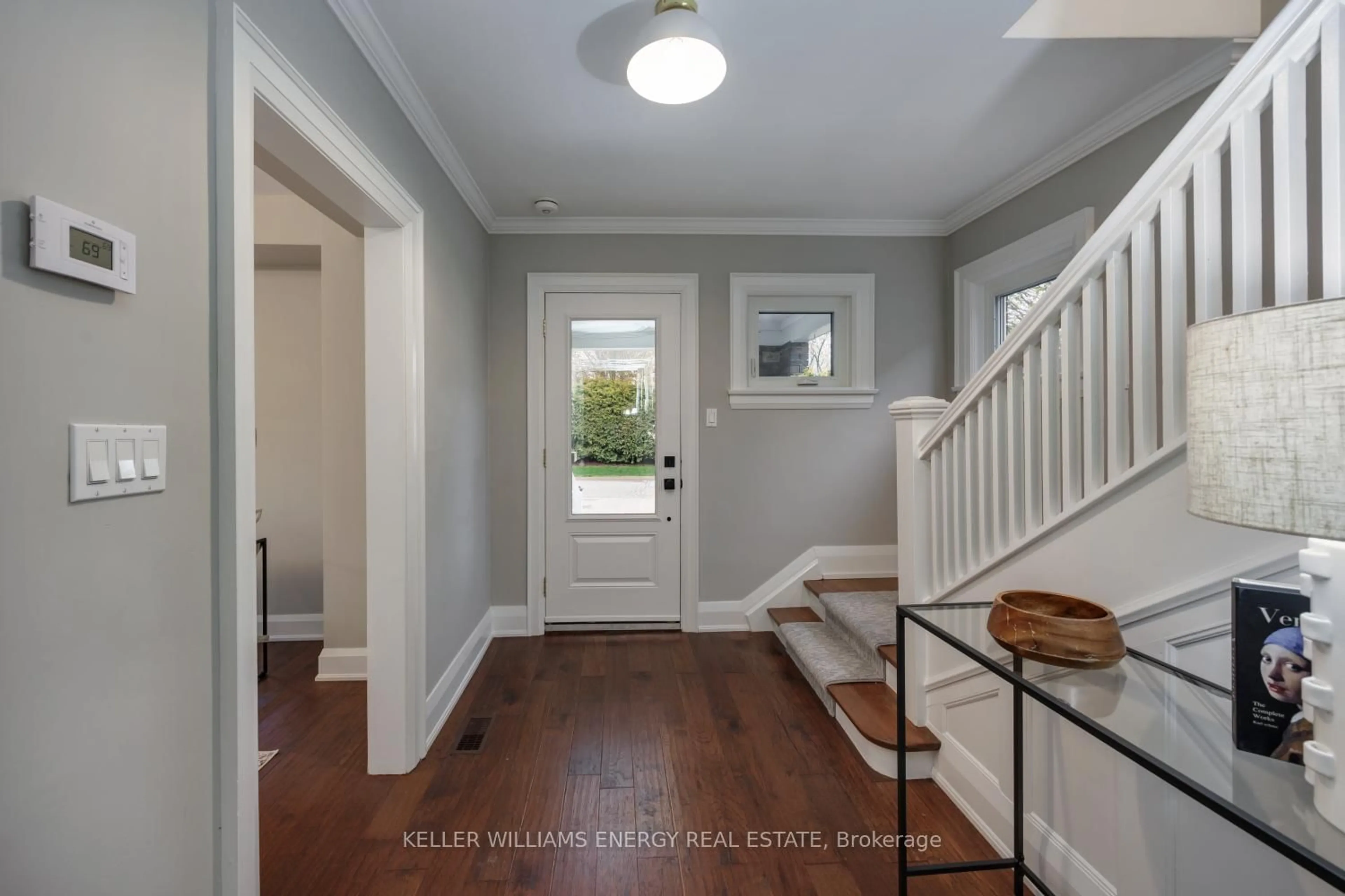 Indoor entryway for 239 Perry St, Scugog Ontario L9L 1B8