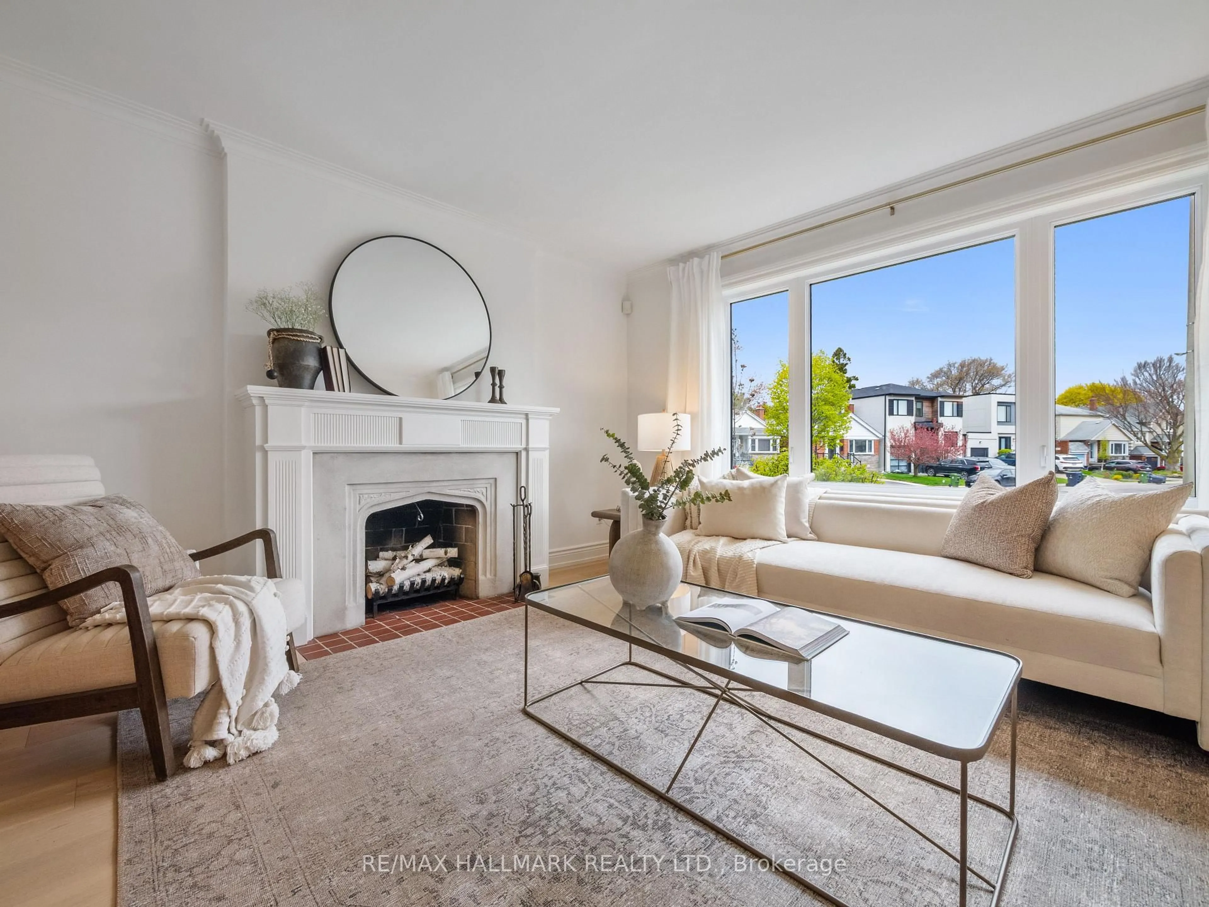 Living room with furniture, unknown for 39 Briar Dale Blvd, Toronto Ontario M1N 1Z6