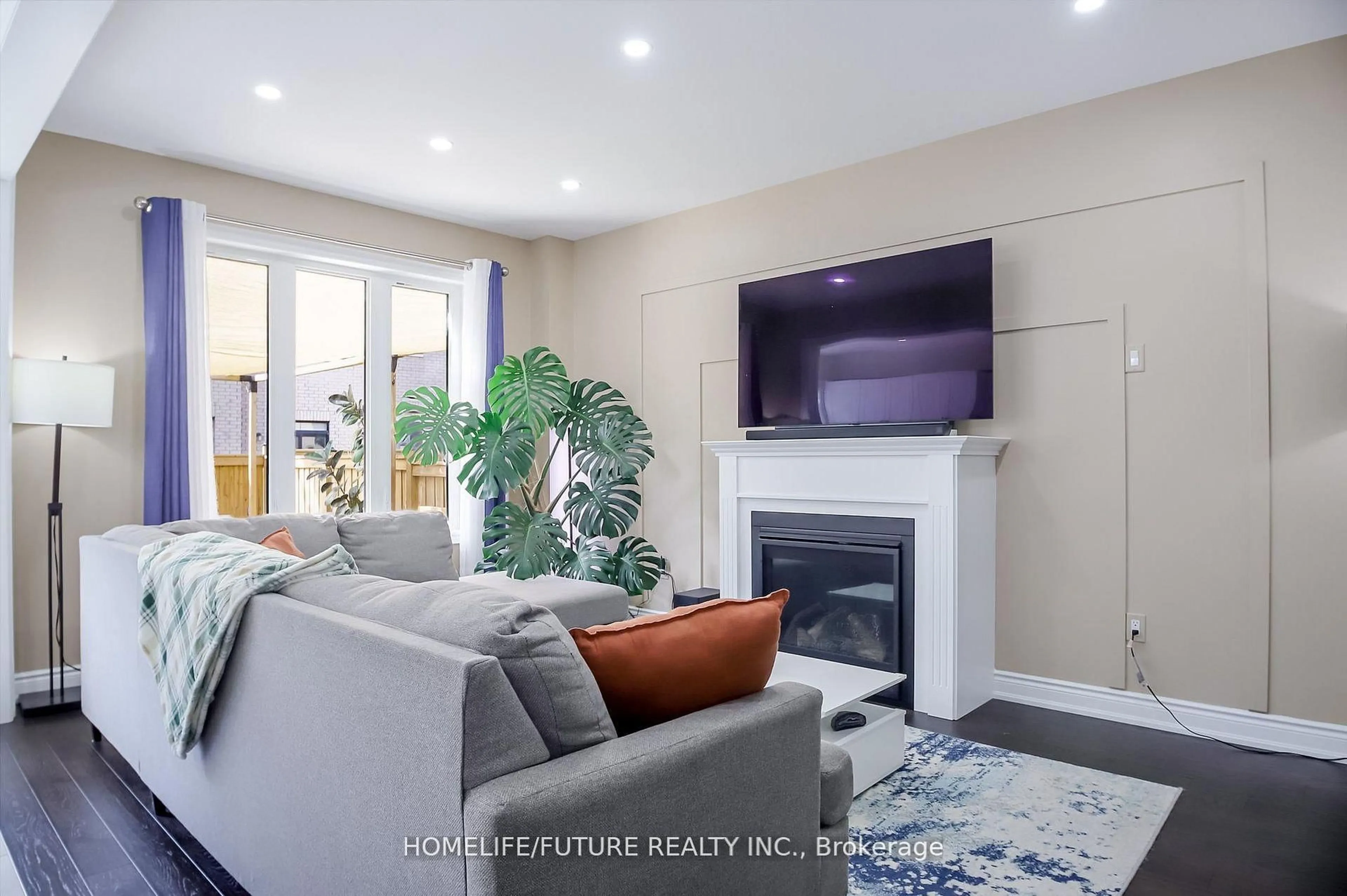 Living room with furniture, unknown for 27 Ogston Cres, Whitby Ontario L1P 0H3