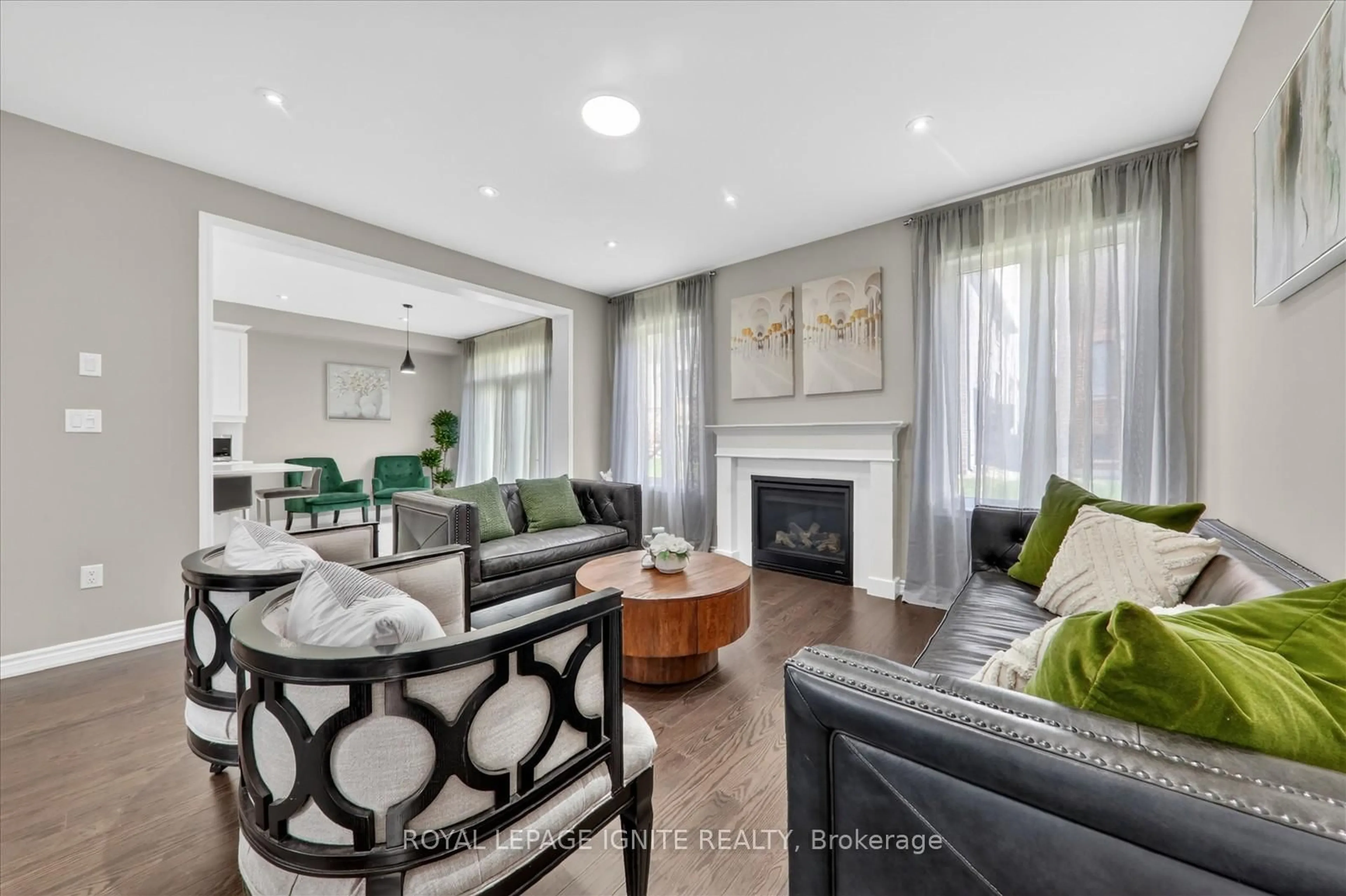 Living room with furniture, unknown for 2835 Foxden Sq, Pickering Ontario L1X 0N9