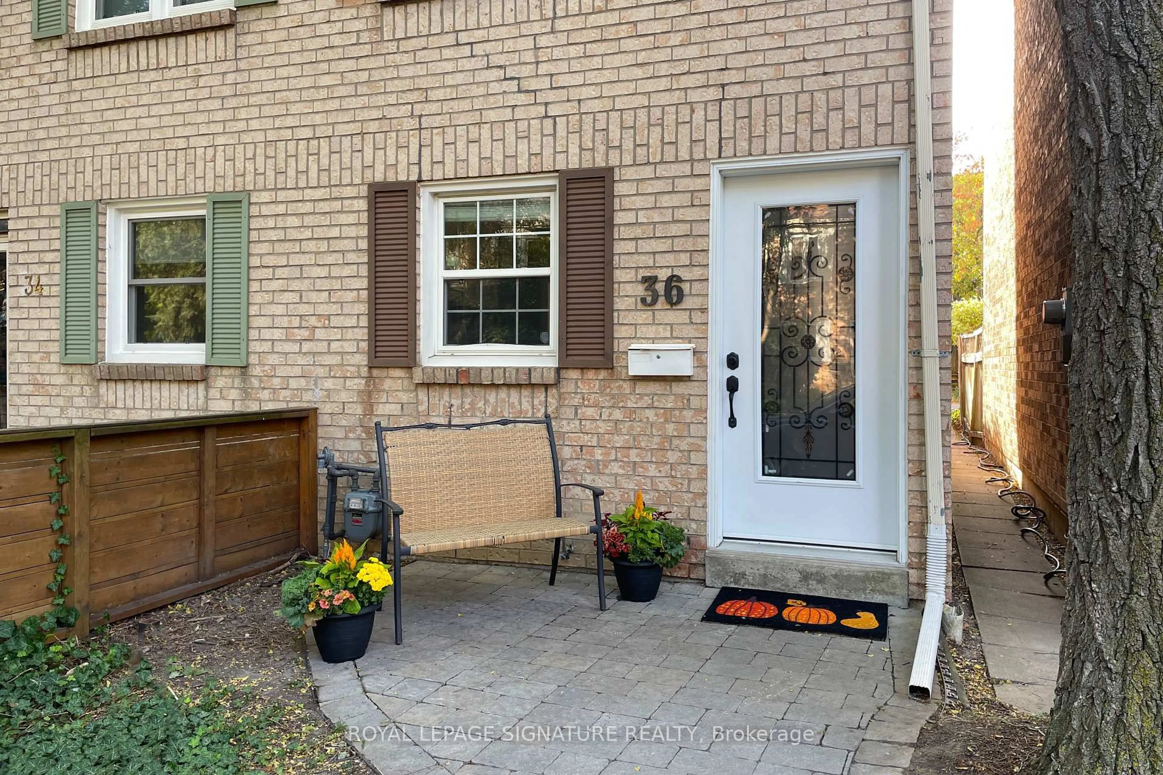 Indoor entryway for 36 Lount St, Toronto Ontario M4J 5A1