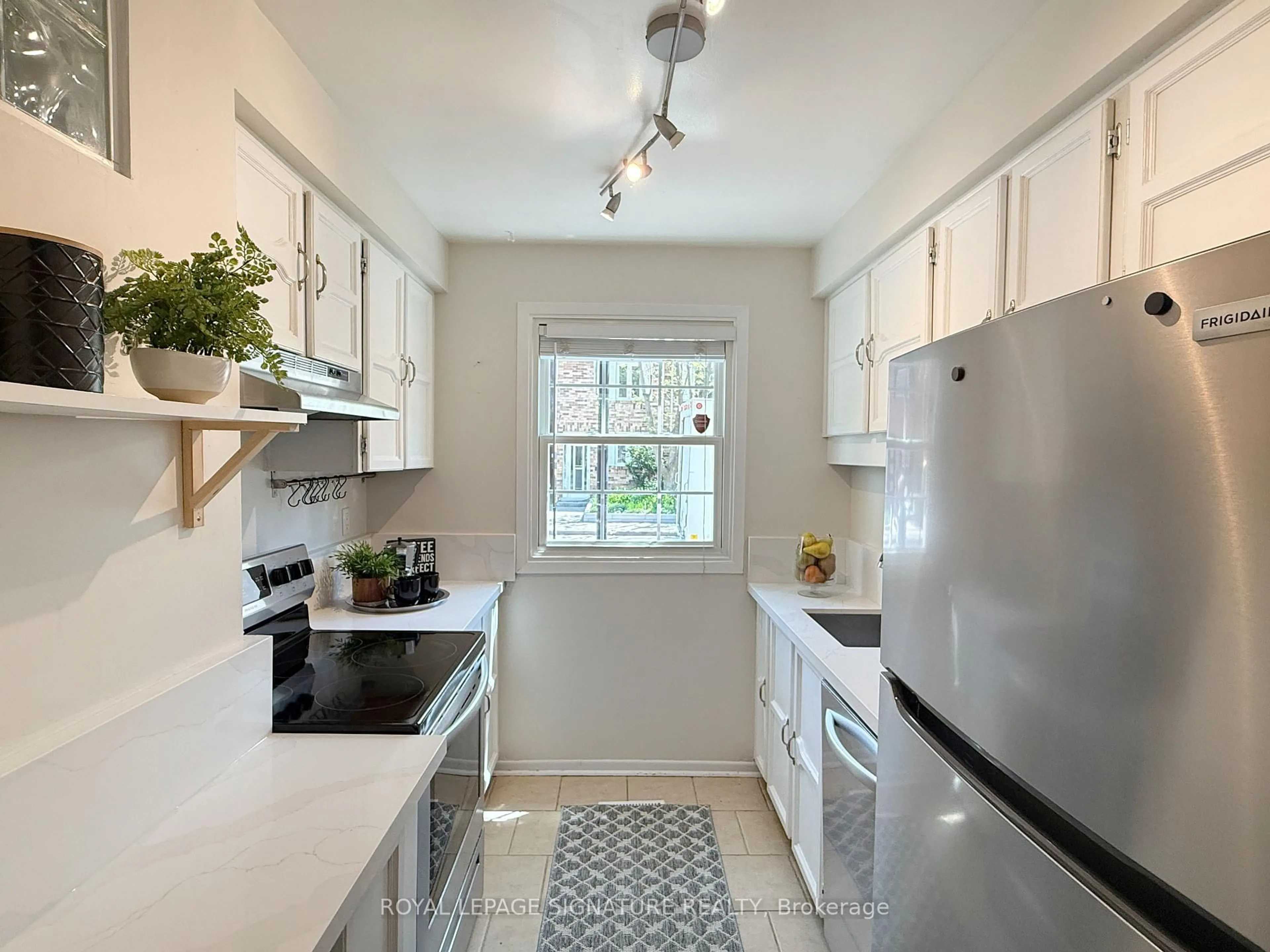Standard kitchen, ceramic/tile floor for 36 Lount St, Toronto Ontario M4J 5A1
