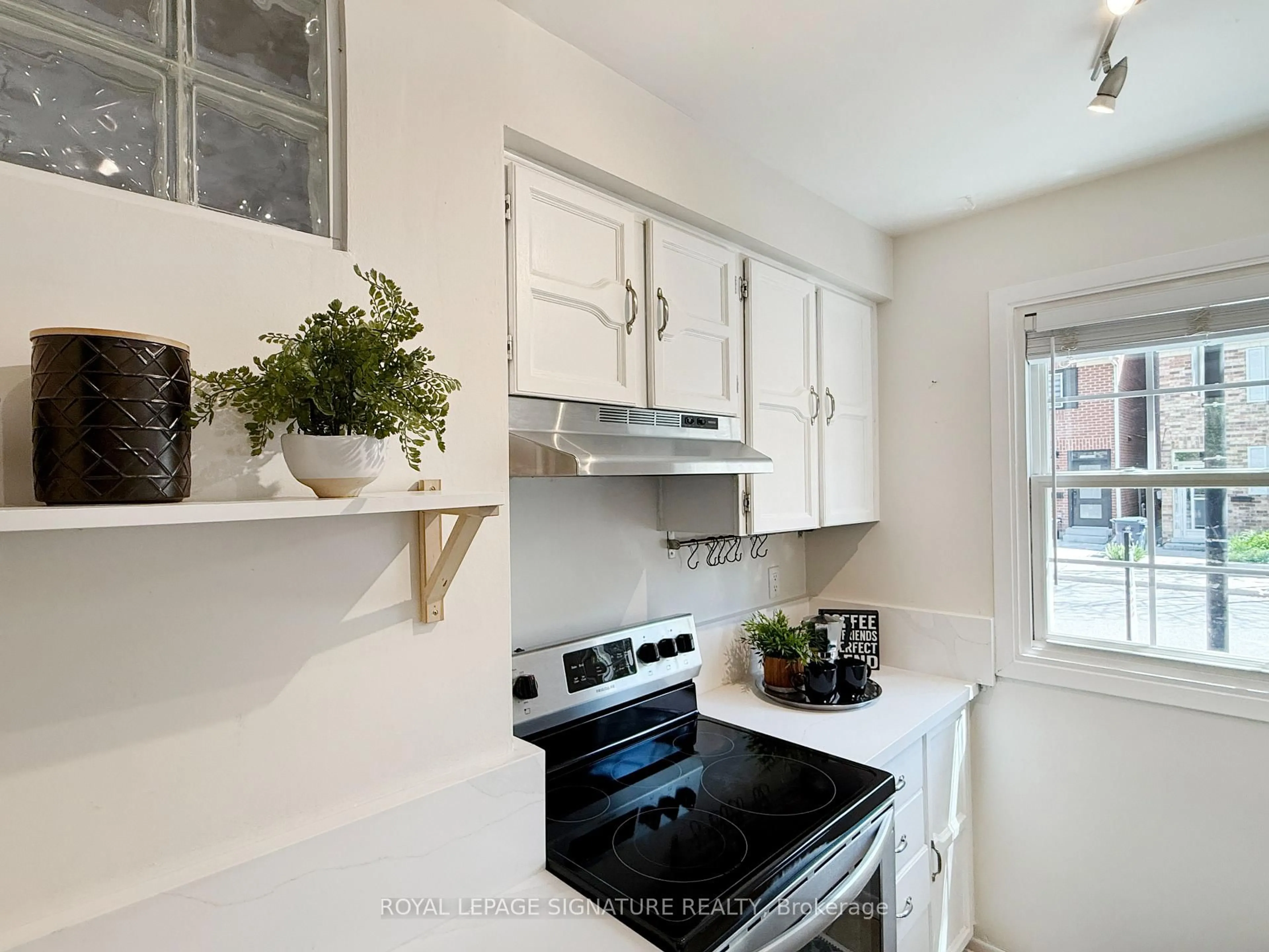 Standard kitchen, unknown for 36 Lount St, Toronto Ontario M4J 5A1