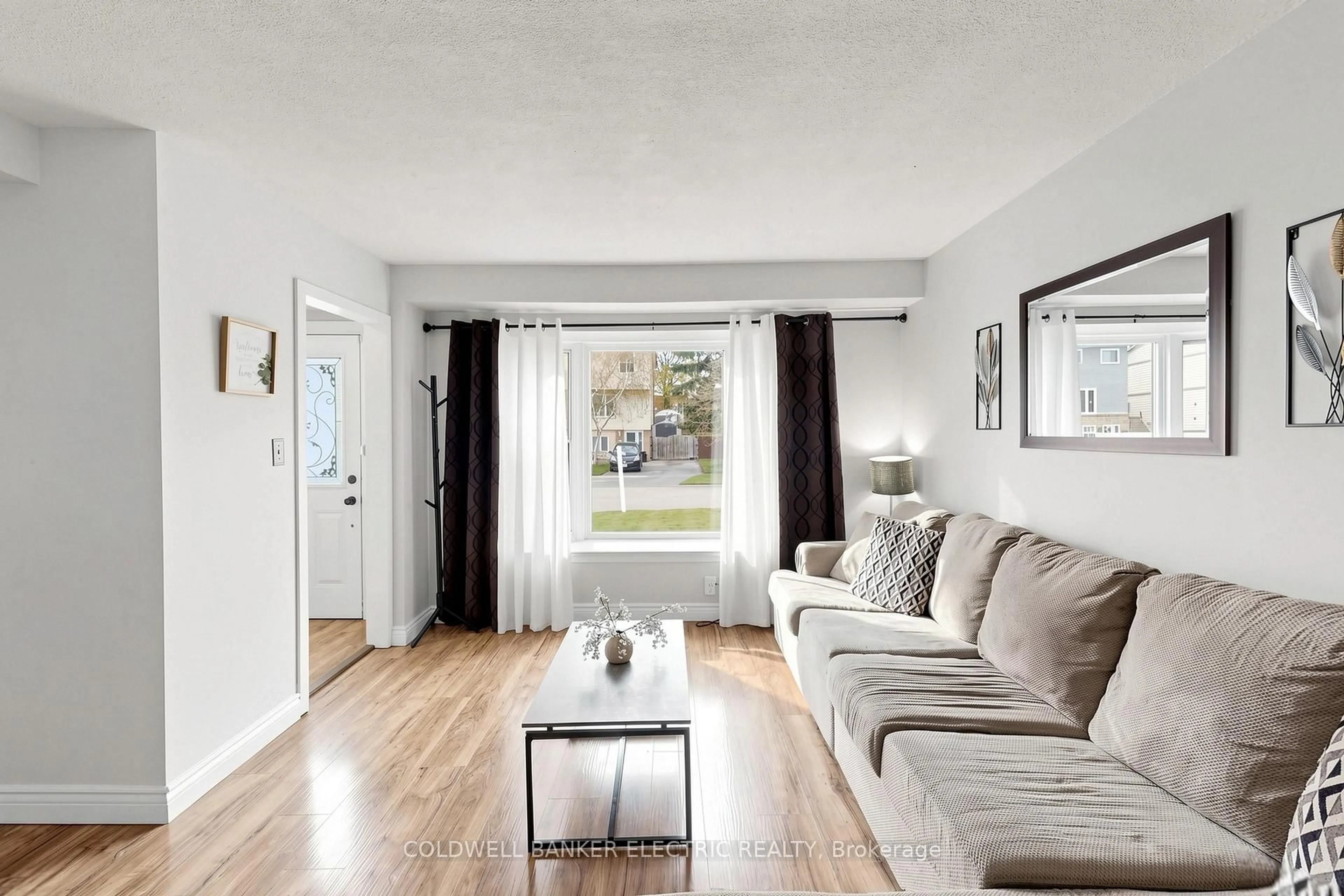 Living room with furniture, wood/laminate floor for 900 Southridge St, Oshawa Ontario L1H 8A5