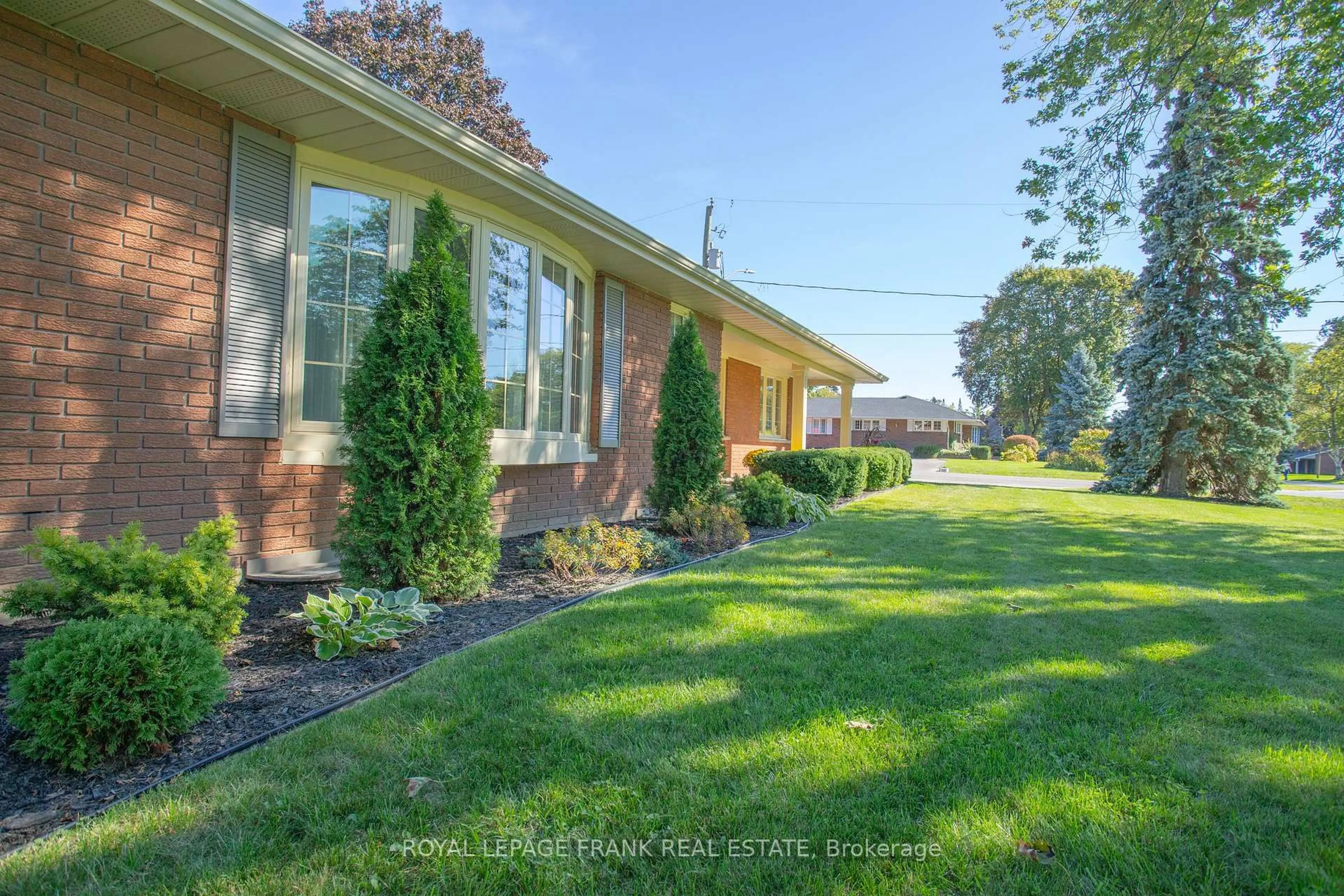 Unknown for 401 Fairview Dr, Whitby Ontario L1N 3A9