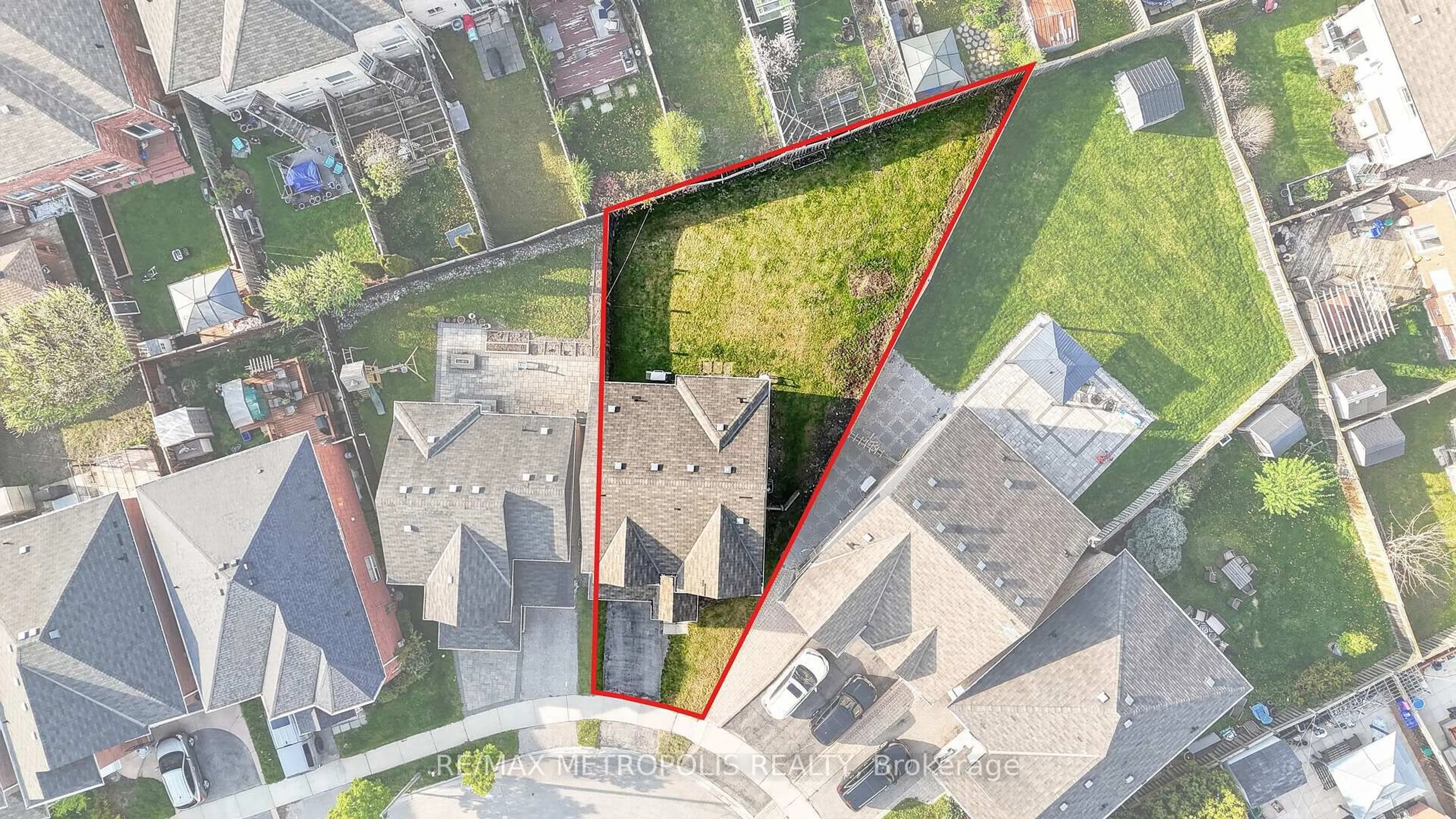 A pic from outside/outdoor area/front of a property/back of a property/a pic from drone, city buildings view from balcony for 83 Greenhalf Dr, Ajax Ontario L1S 7R6