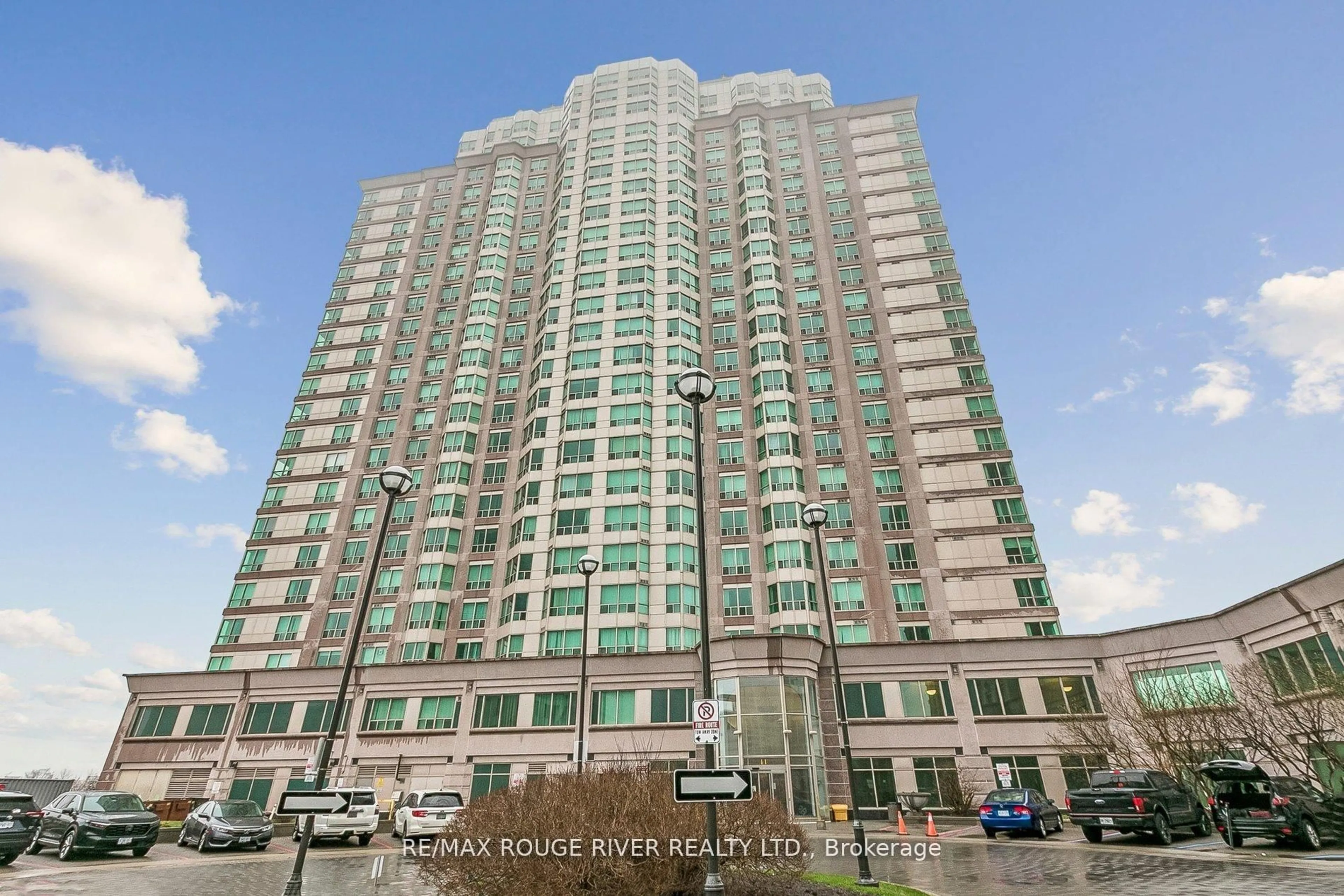 Indoor foyer for 11 Lee Centre Dr #1203, Toronto Ontario M1H 3J5