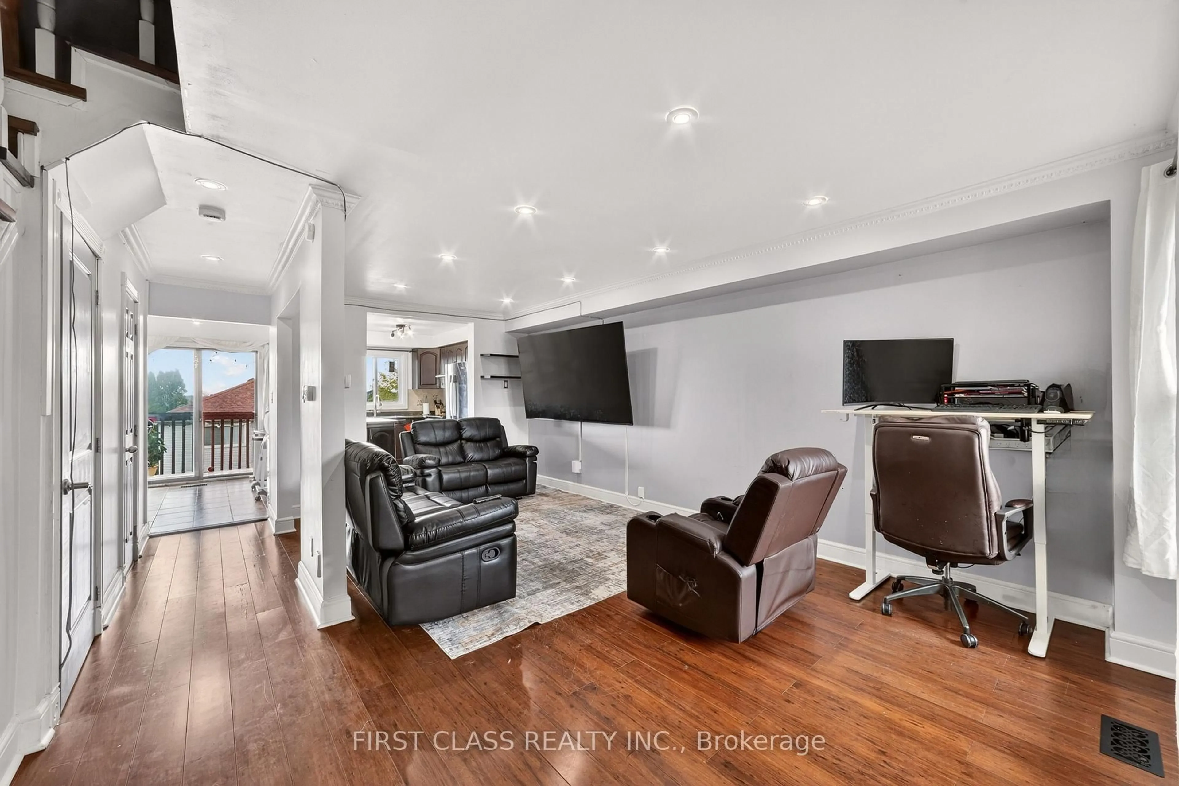 Living room with furniture, unknown for 2109 Denby Dr, Pickering Ontario L1X 1Y8
