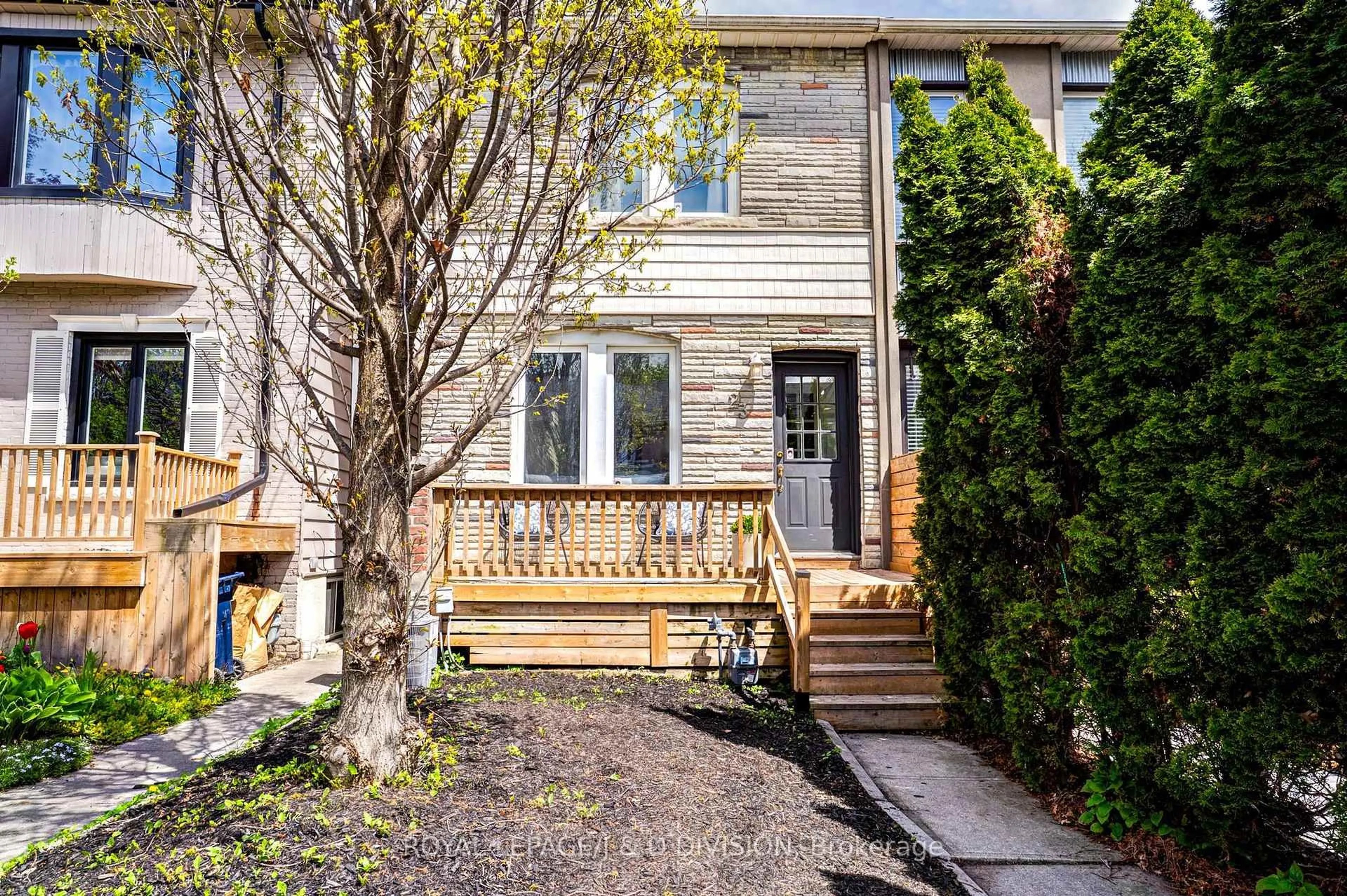 Patio, street for 23 Empire Ave, Toronto Ontario M4M 2L3