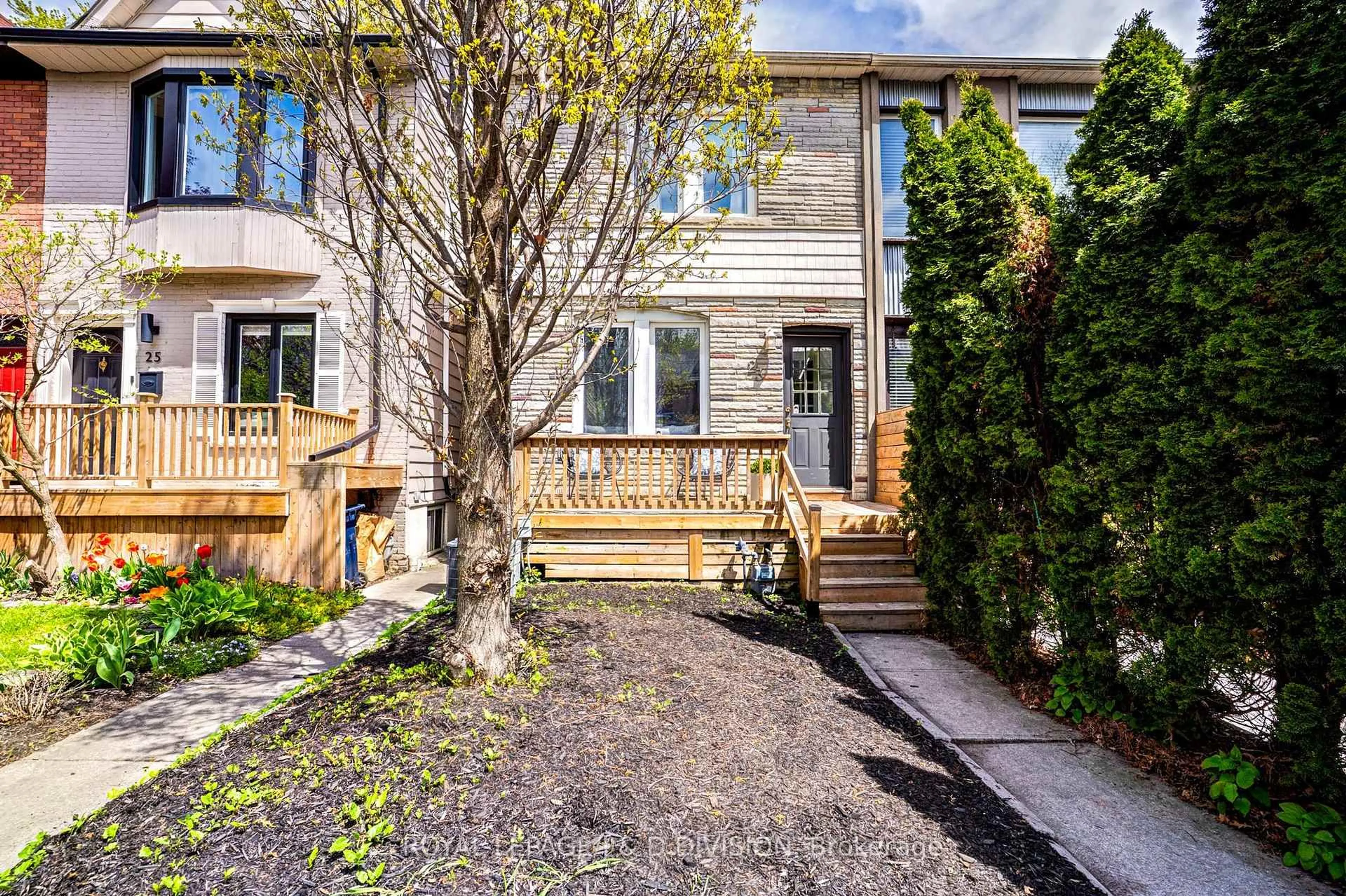 Patio, street for 23 Empire Ave, Toronto Ontario M4M 2L3