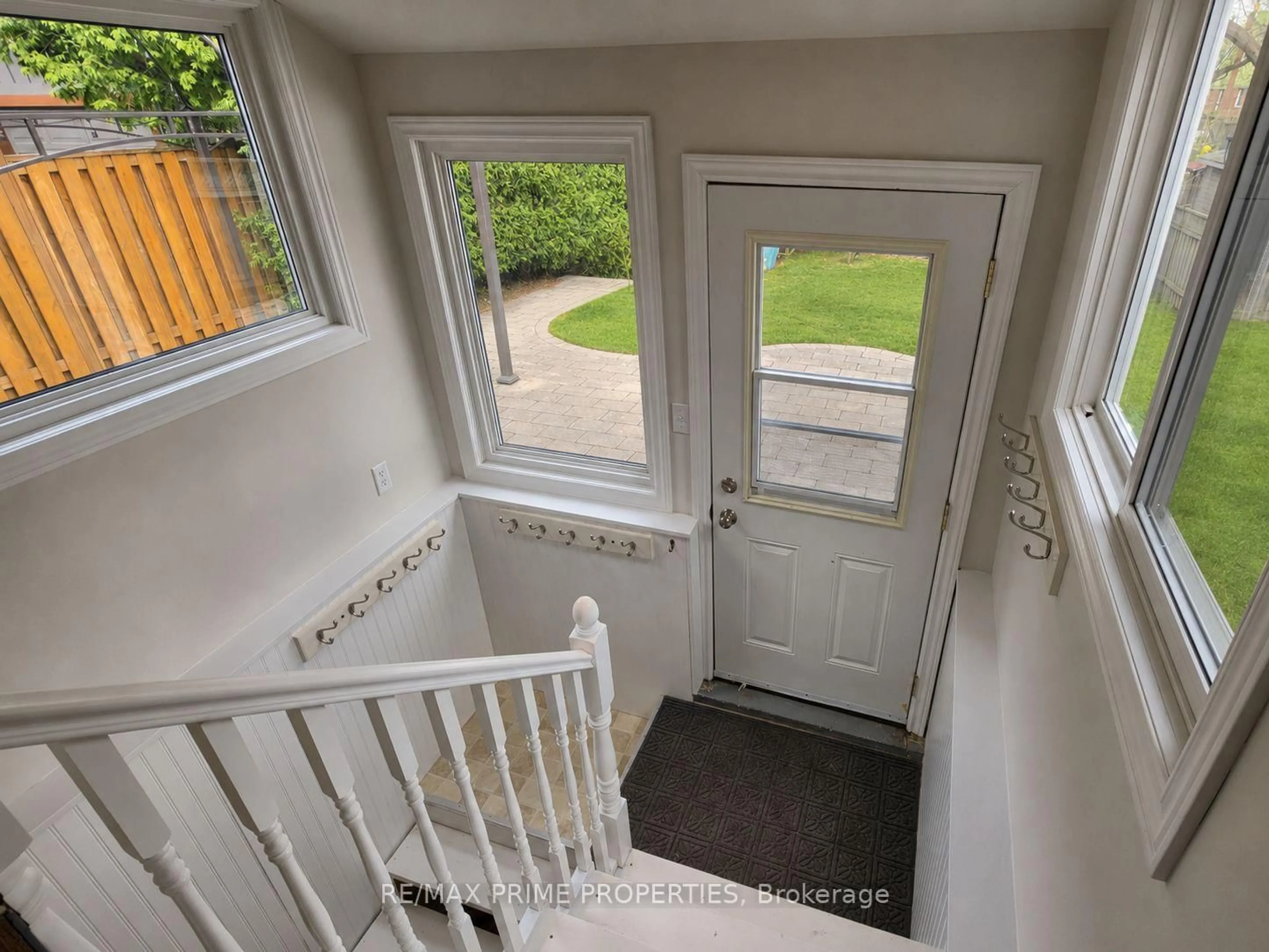 Indoor entryway for 17 Tardree Pl, Toronto Ontario M1R 3X2