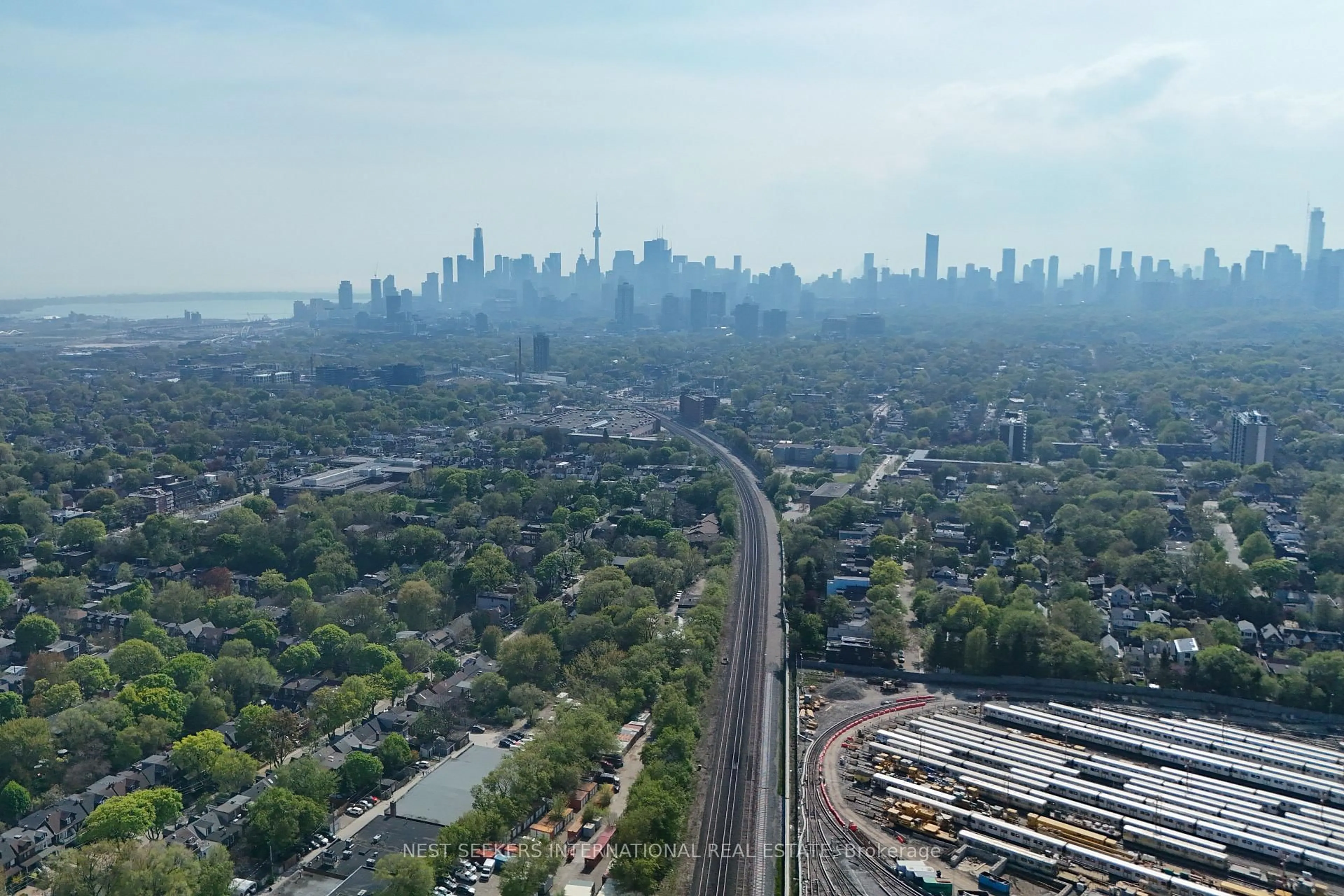 A pic from outside/outdoor area/front of a property/back of a property/a pic from drone, city buildings view from balcony for 31 Ivy Ave, Toronto Ontario M4L 2H6