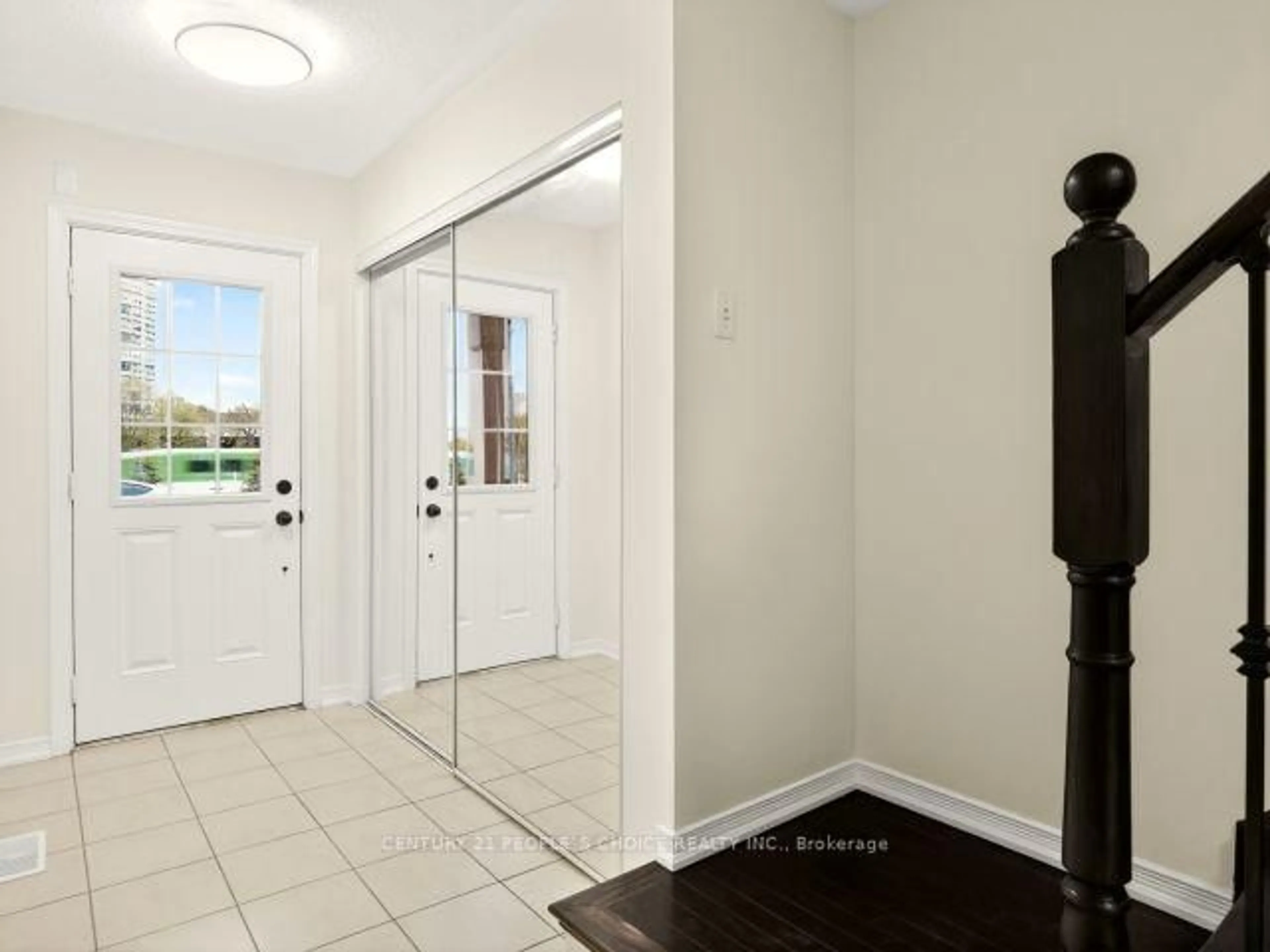 Indoor entryway for 107 National St, Toronto Ontario M1M 0A3