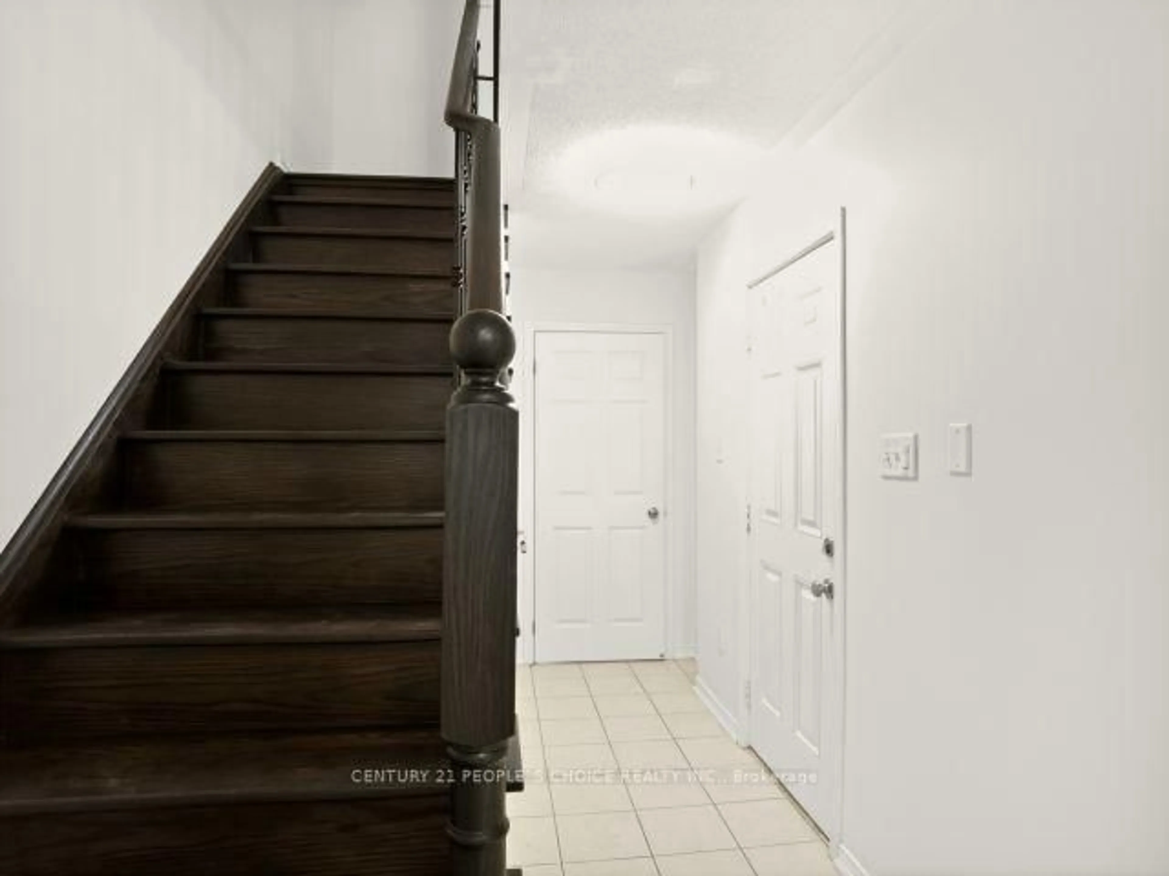 Indoor entryway for 107 National St, Toronto Ontario M1M 0A3