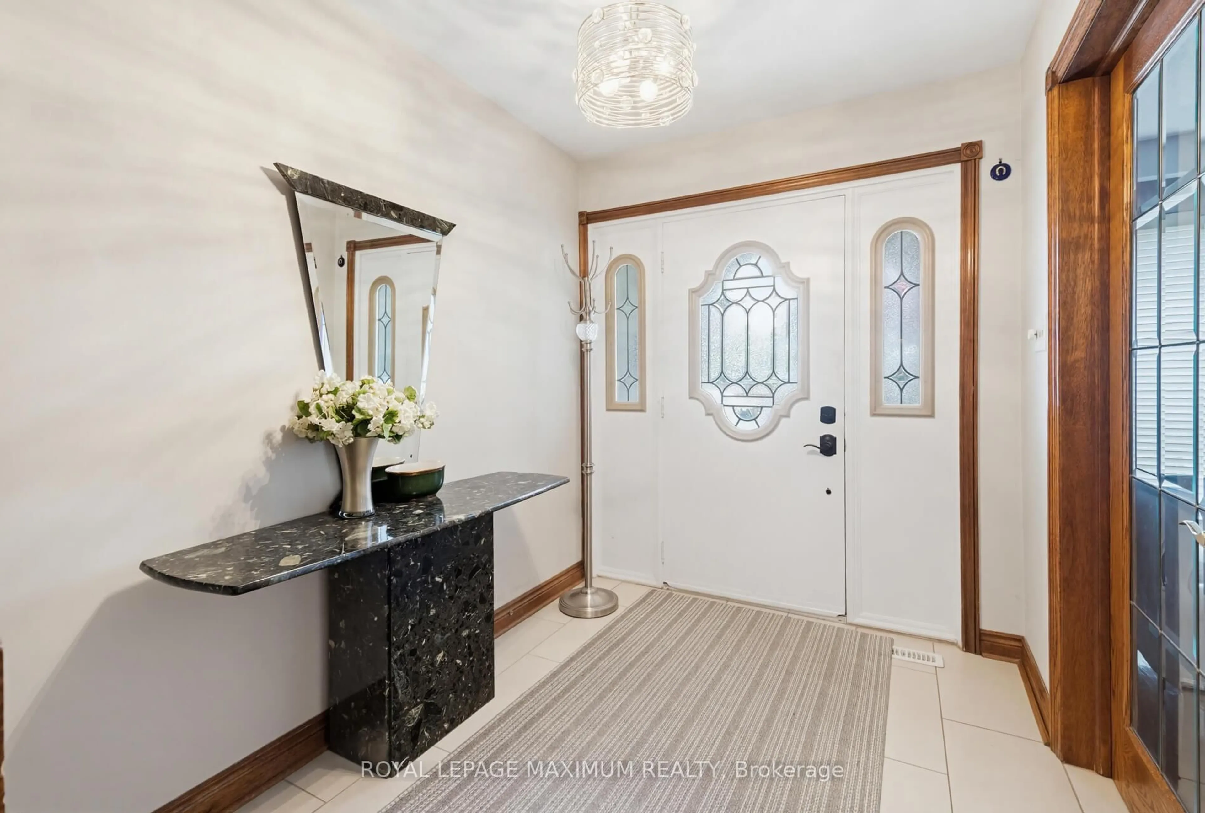 Indoor entryway for 124 Nortonville Dr, Toronto Ontario M1G 2T8