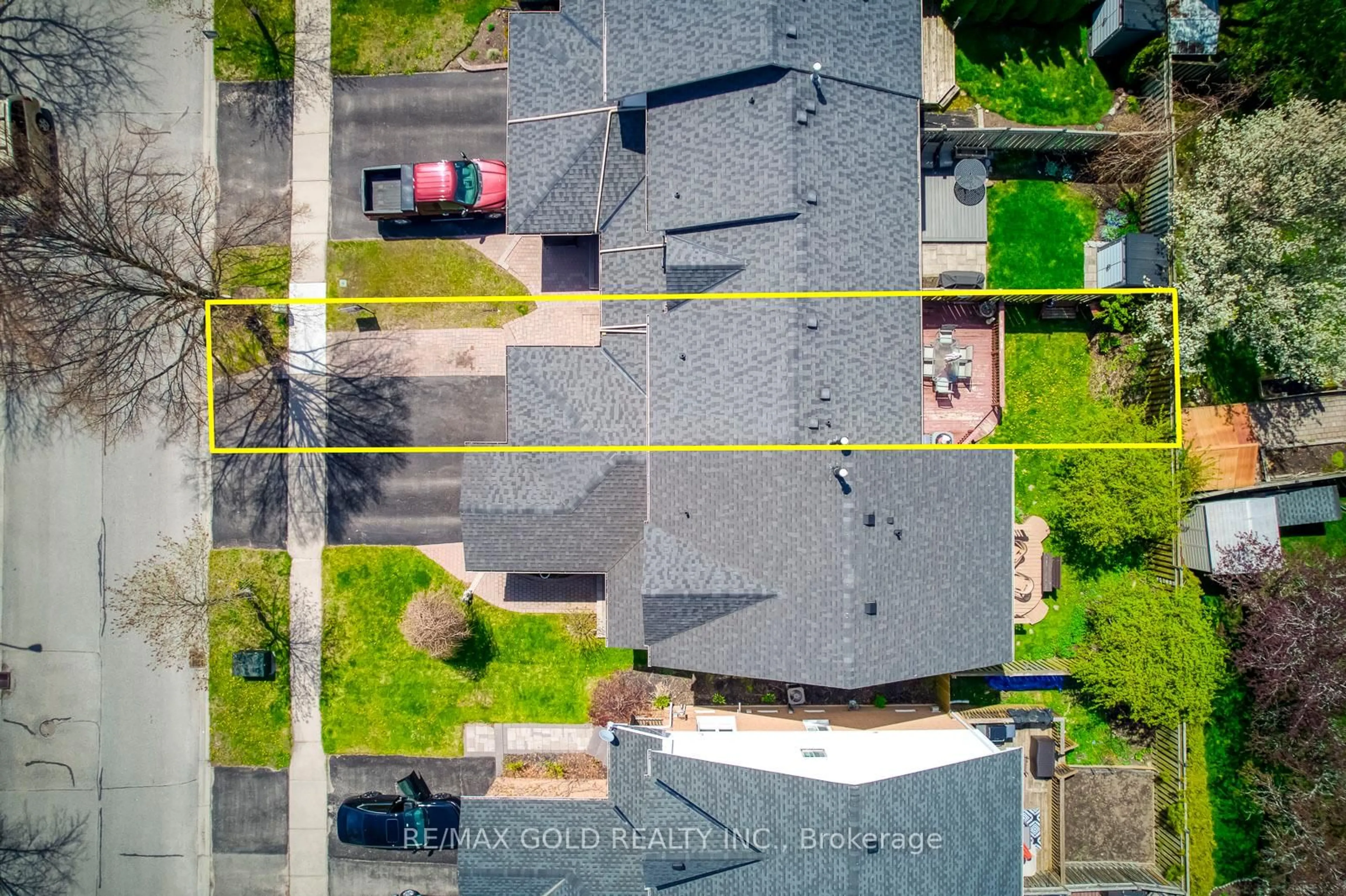 A pic from outside/outdoor area/front of a property/back of a property/a pic from drone, street for 48 Pidduck St, Clarington Ontario L1E 2W2