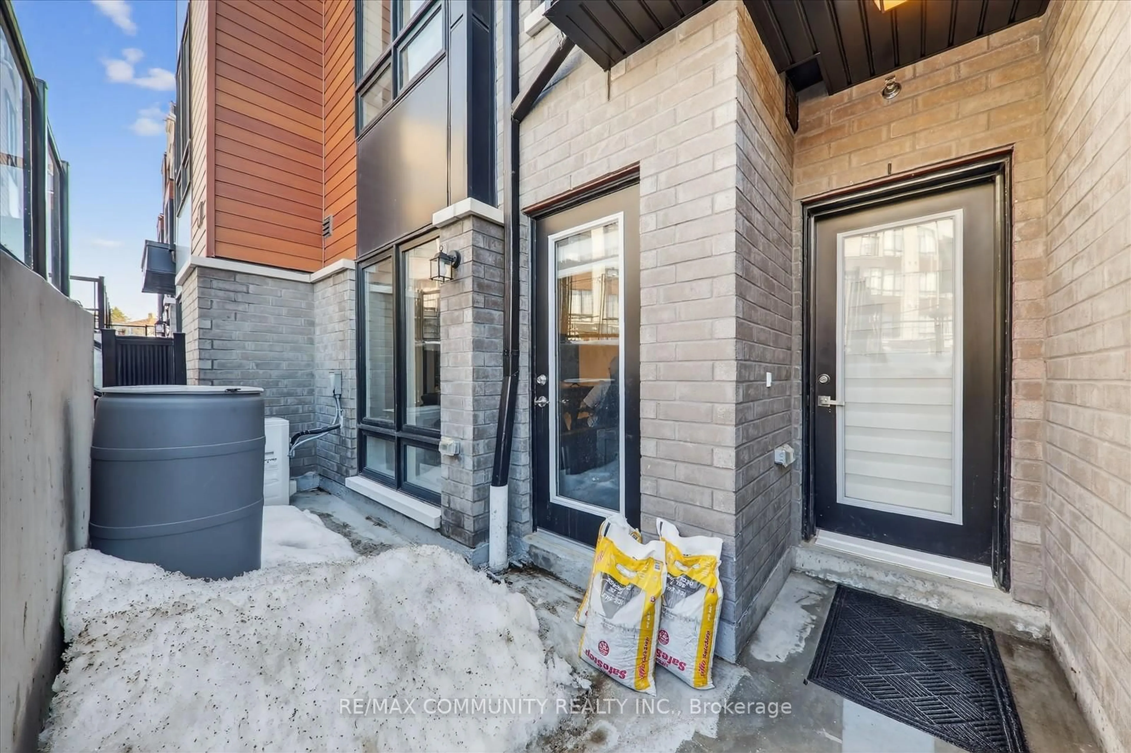 Indoor entryway for 145 Tapscott Rd #21, Toronto Ontario M1B 0E8