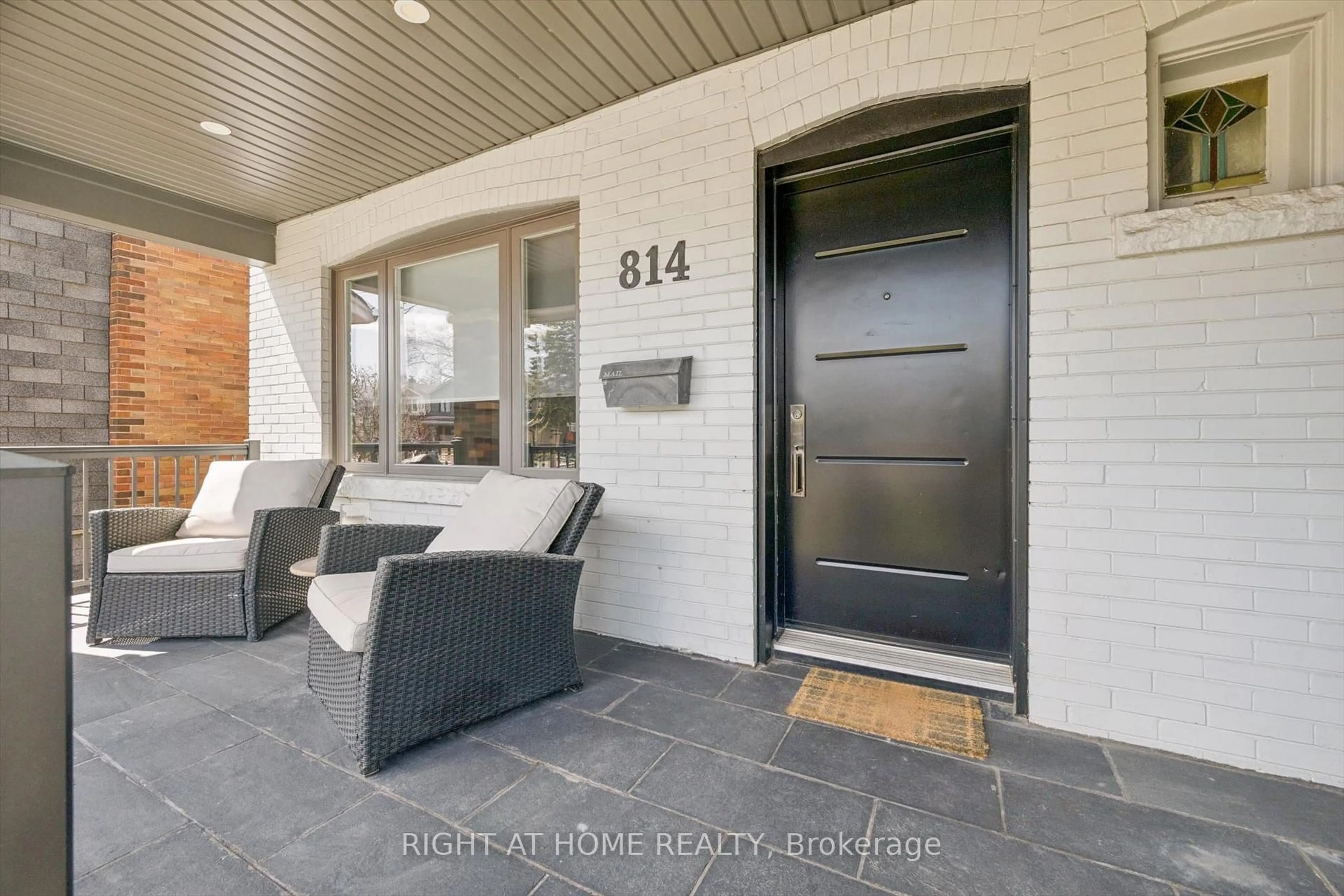 Indoor entryway for 814 Coxwell Ave, Toronto Ontario M4C 3E6