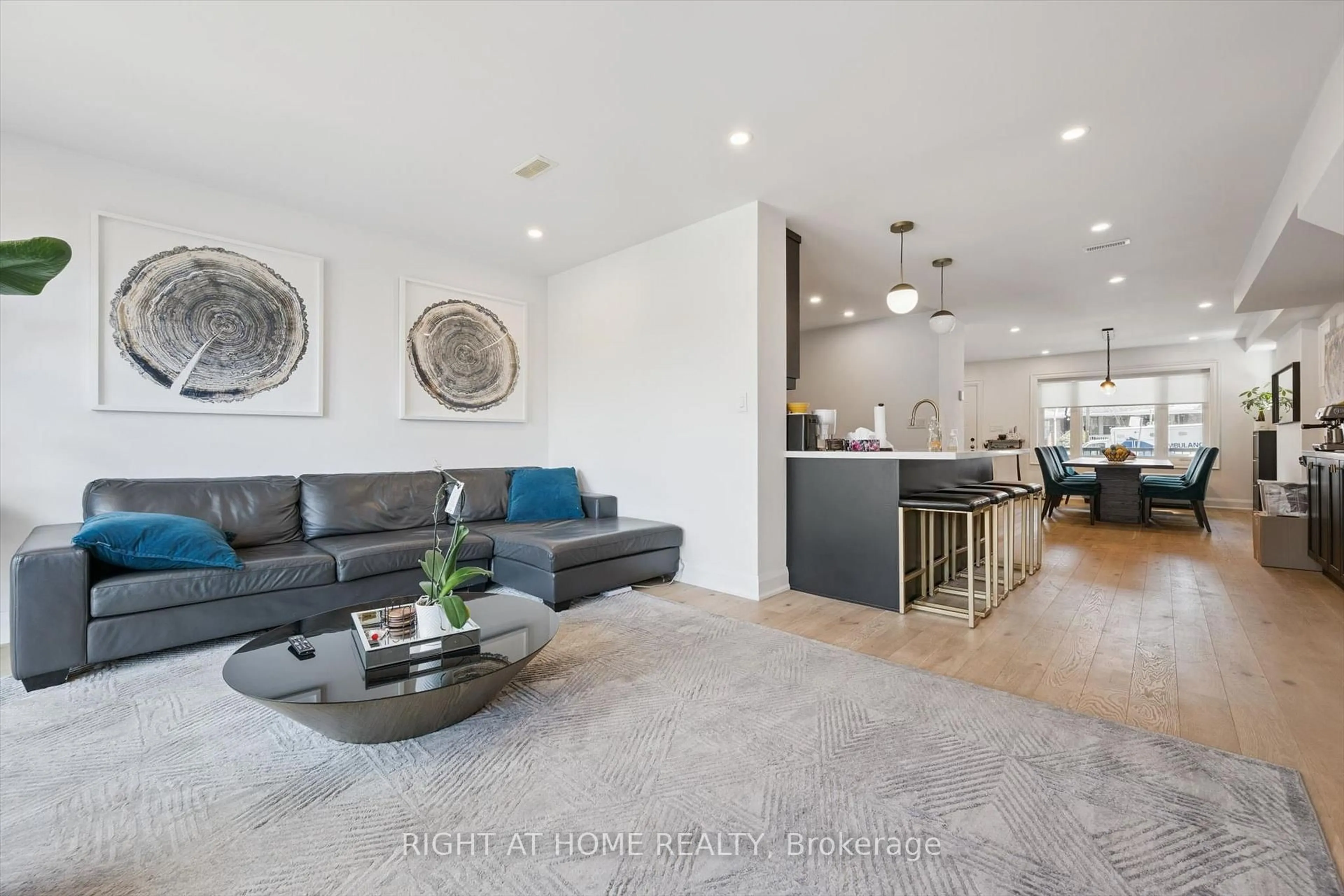Living room with furniture, unknown for 814 Coxwell Ave, Toronto Ontario M4C 3E6
