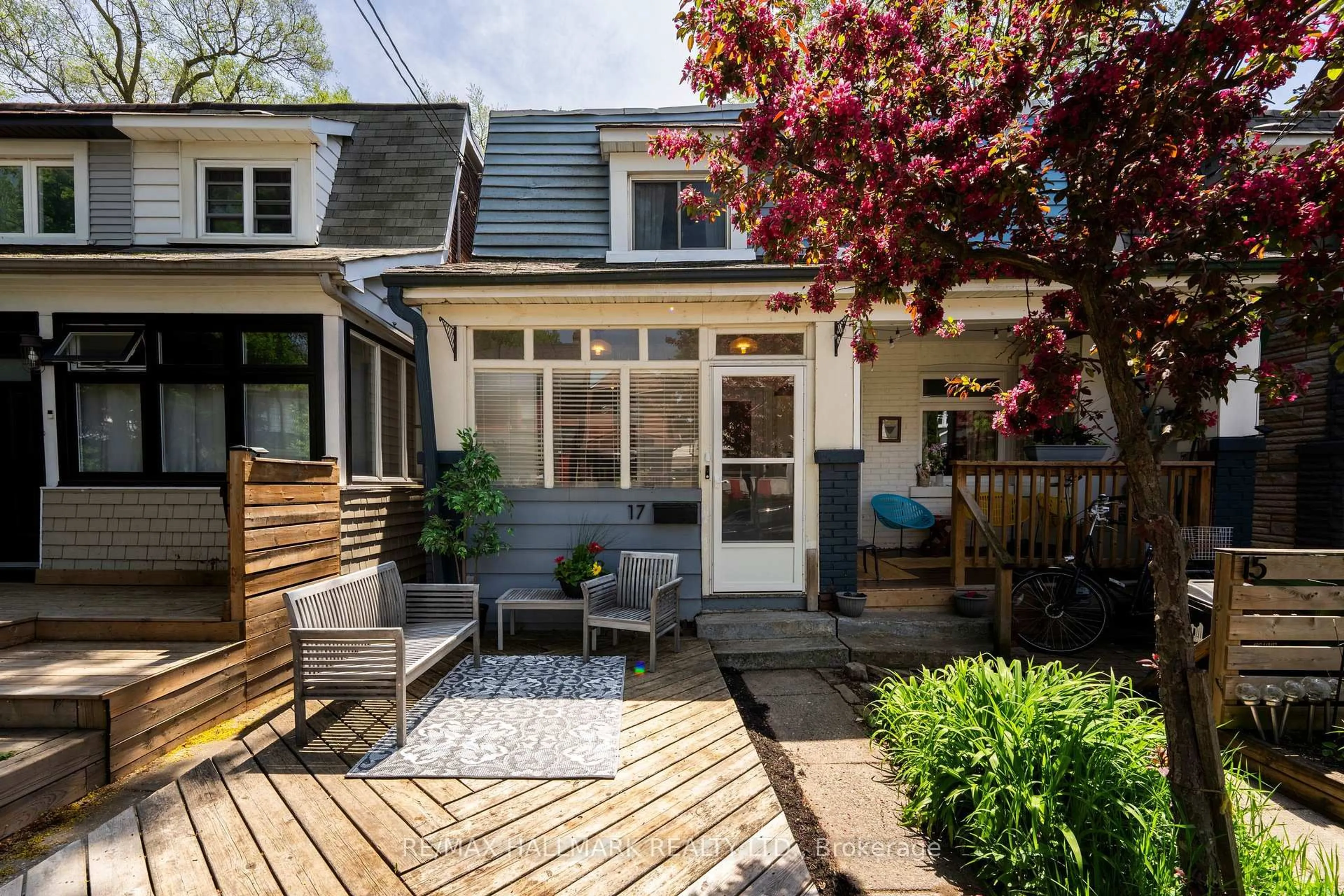 Patio, street for 17 Mountalan Ave, Toronto Ontario M4J 1H3