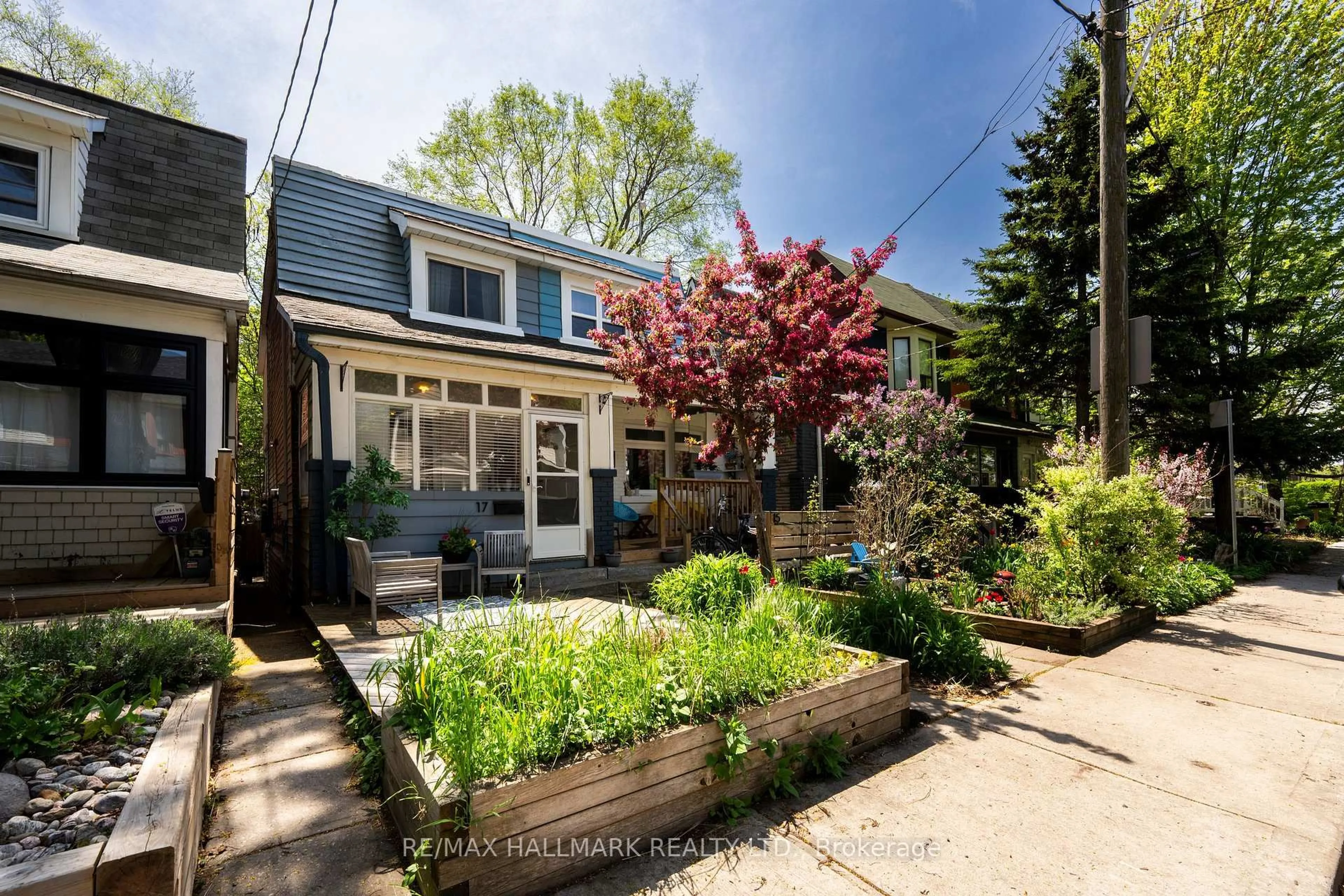 Patio, street for 17 Mountalan Ave, Toronto Ontario M4J 1H3