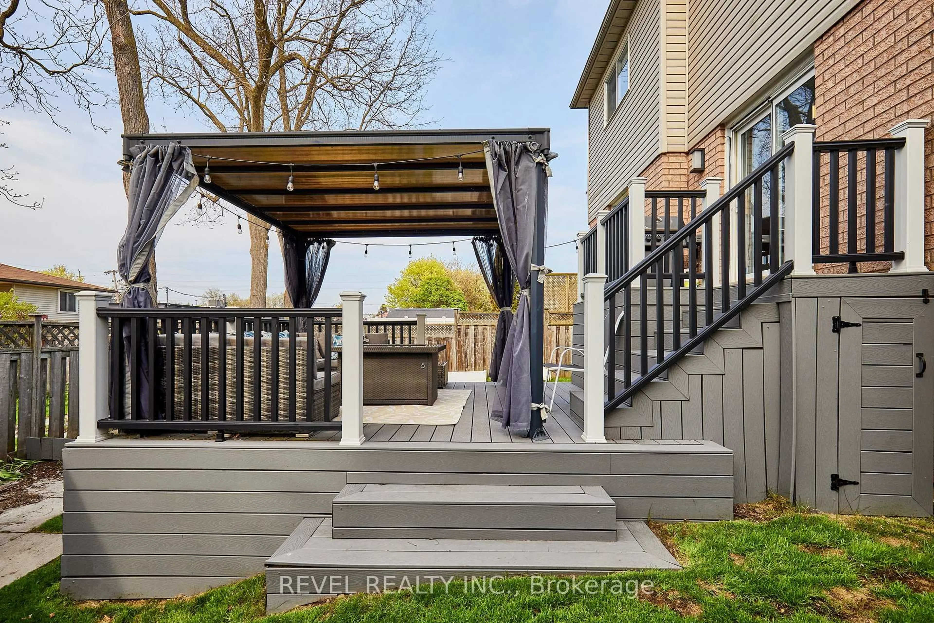 Patio, street for 1218 Monica Cook Pl, Pickering Ontario L1W 4A4