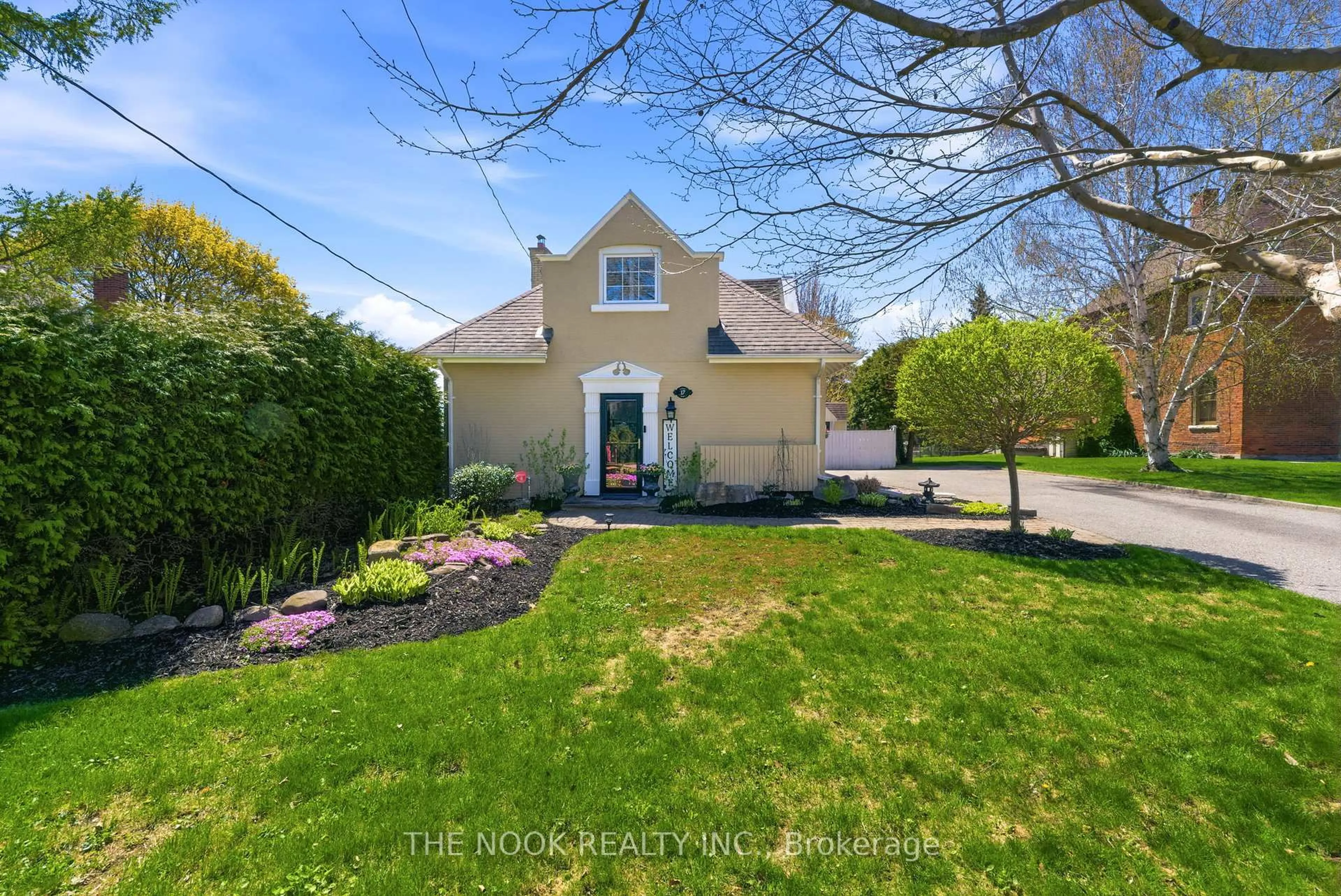 A pic from outside/outdoor area/front of a property/back of a property/a pic from drone, street for 17 Lovers Lane, Clarington Ontario L1C 1X2
