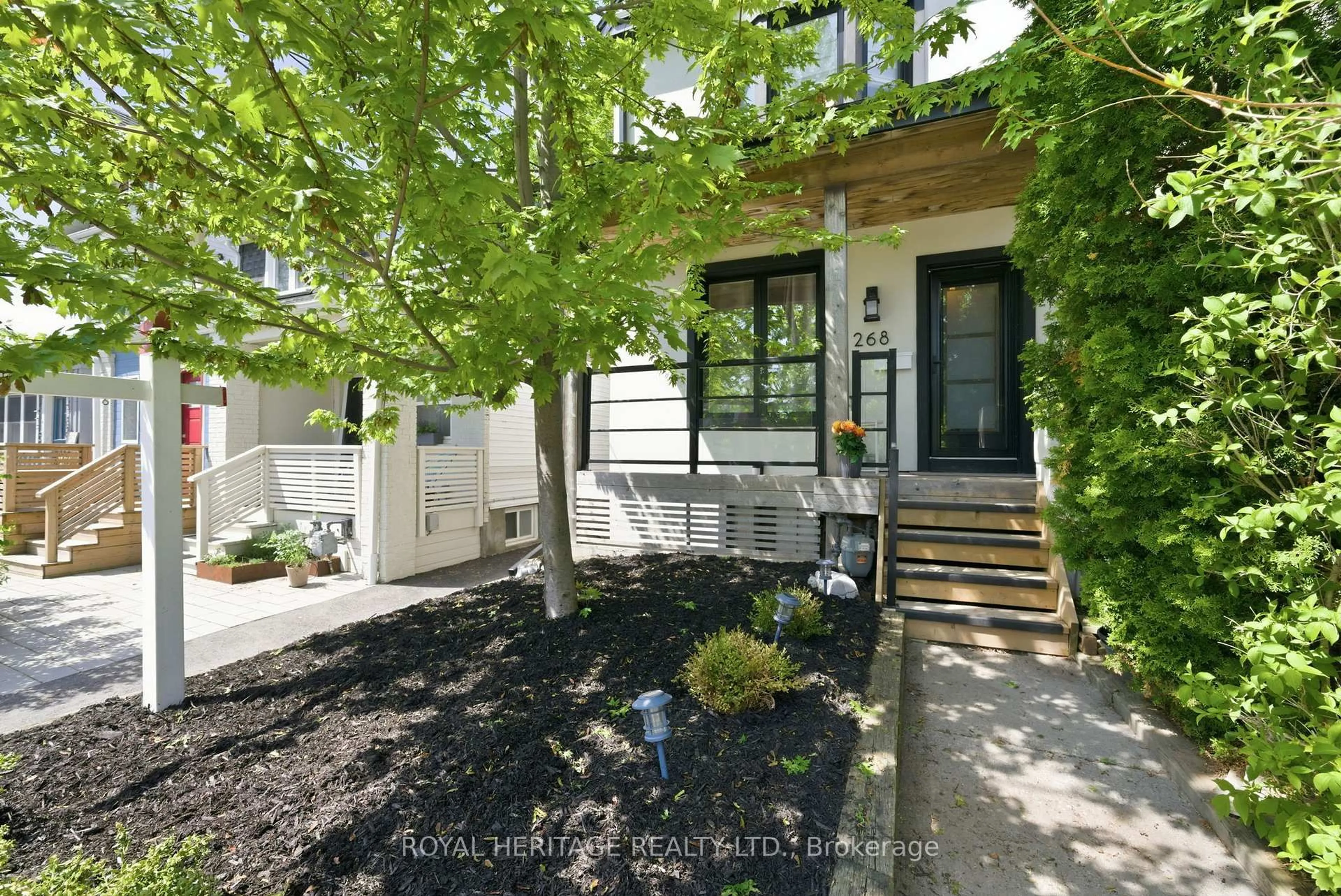Indoor entryway for 268 Hiawatha Rd, Toronto Ontario M4L 2Y4