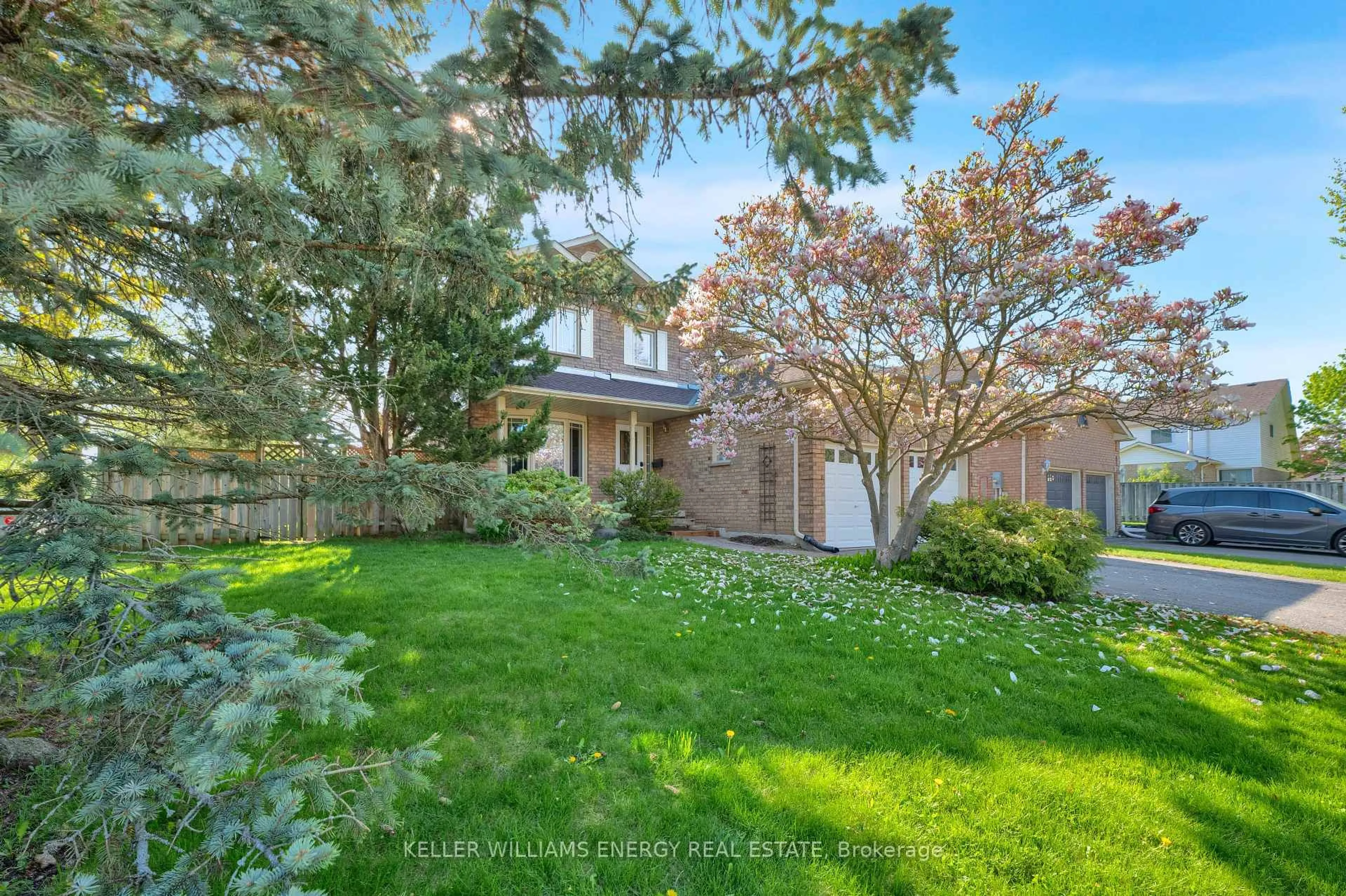A pic from outside/outdoor area/front of a property/back of a property/a pic from drone, unknown for 6 McAuliffe St, Clarington Ontario L1B 1K4