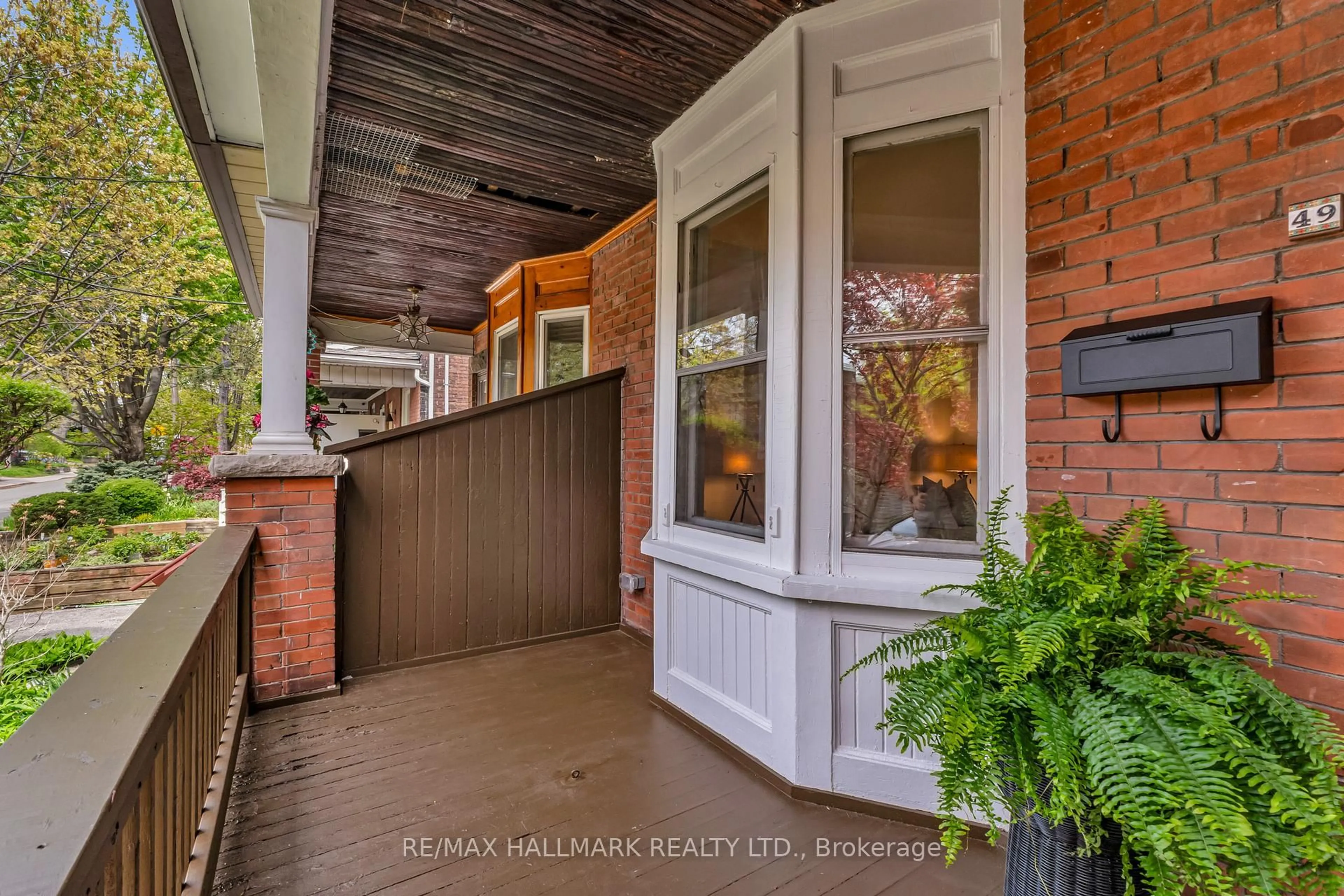 Indoor entryway for 49 Ravina Cres, Toronto Ontario M4J 3L9