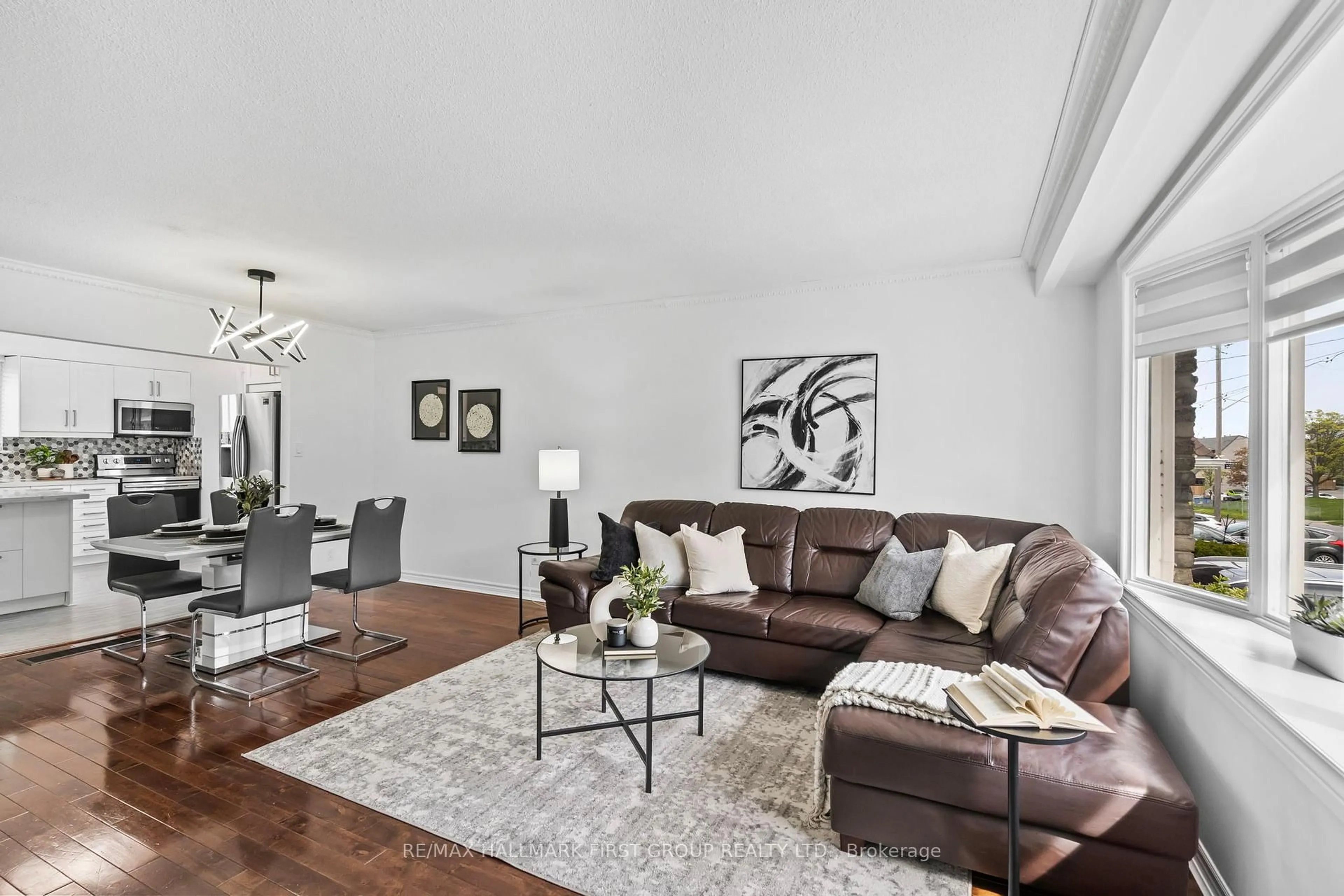 Living room with furniture, unknown for 428 Dean Ave, Oshawa Ontario L1H 3E2