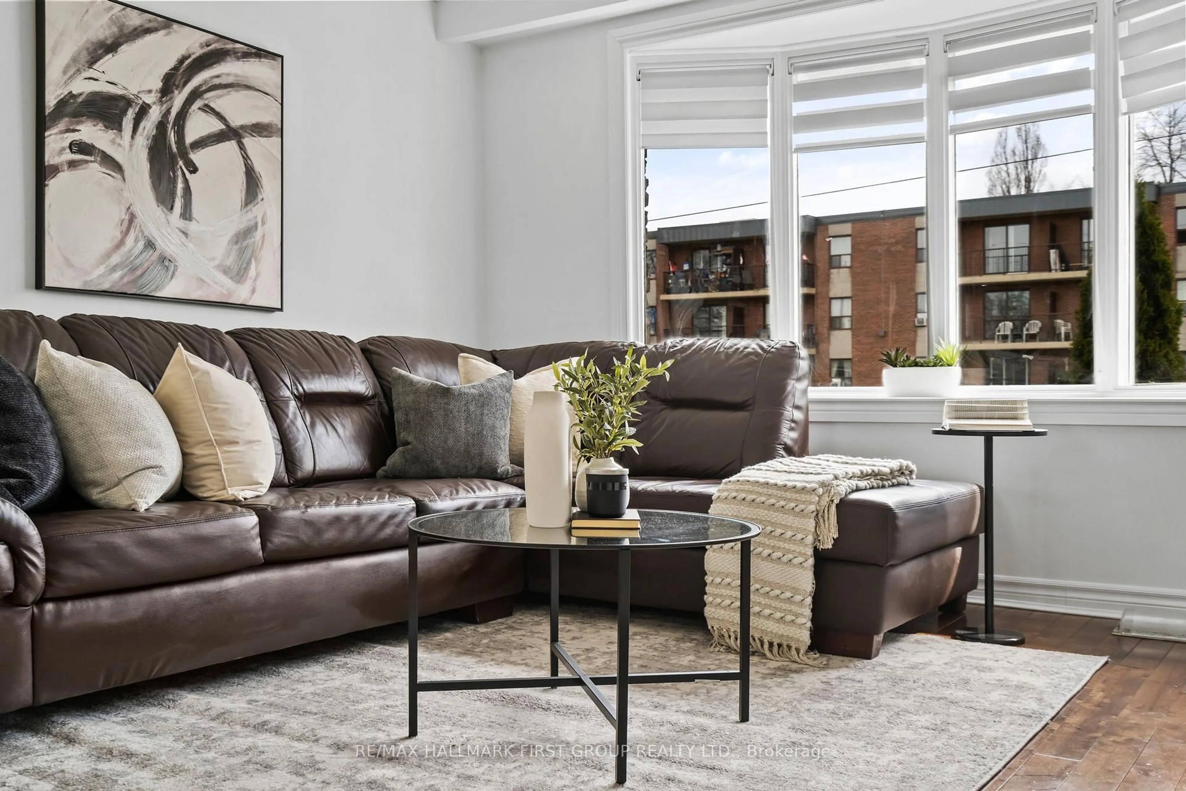 Living room with furniture, unknown for 428 Dean Ave, Oshawa Ontario L1H 3E2
