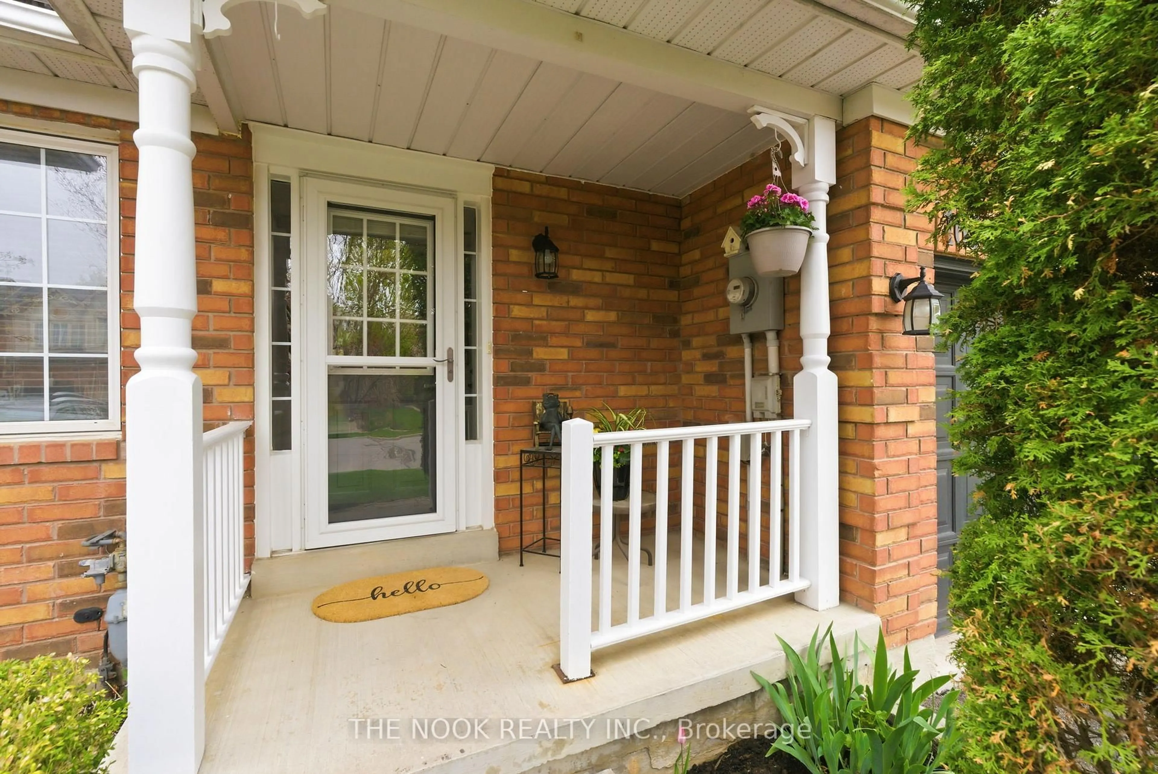 Indoor entryway for 1651 Woodgate Tr, Oshawa Ontario L1G 8B5