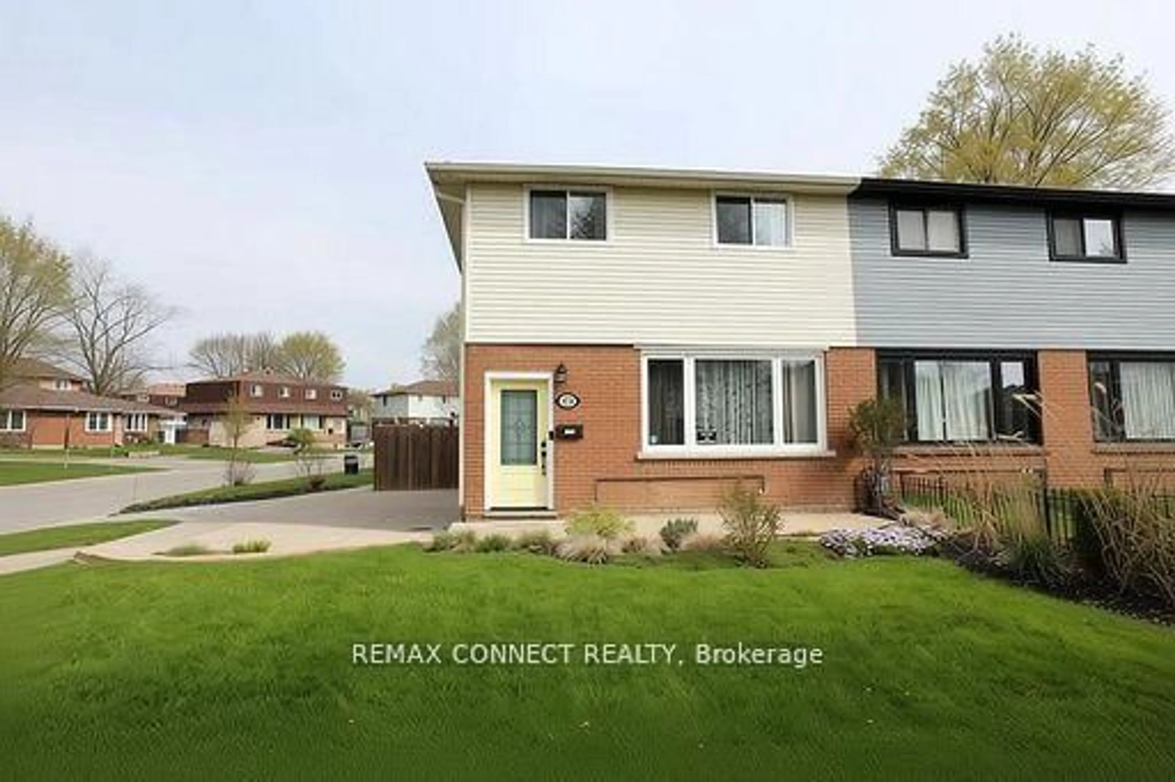 A pic from outside/outdoor area/front of a property/back of a property/a pic from drone, street for 376 Dwight Ave, Oshawa Ontario L1J 1K9