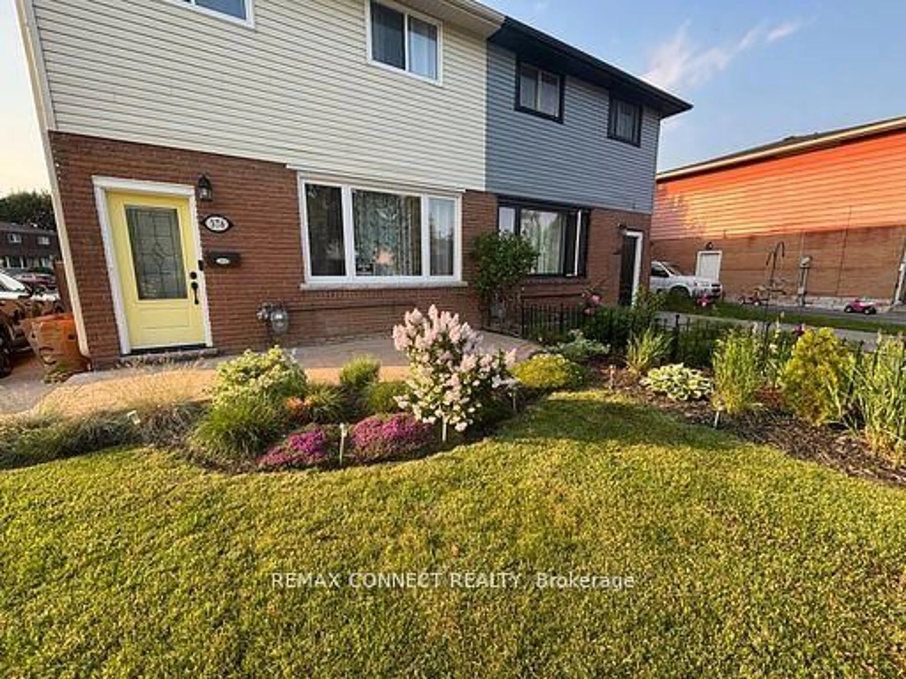 A pic from outside/outdoor area/front of a property/back of a property/a pic from drone, street for 376 Dwight Ave, Oshawa Ontario L1J 1K9