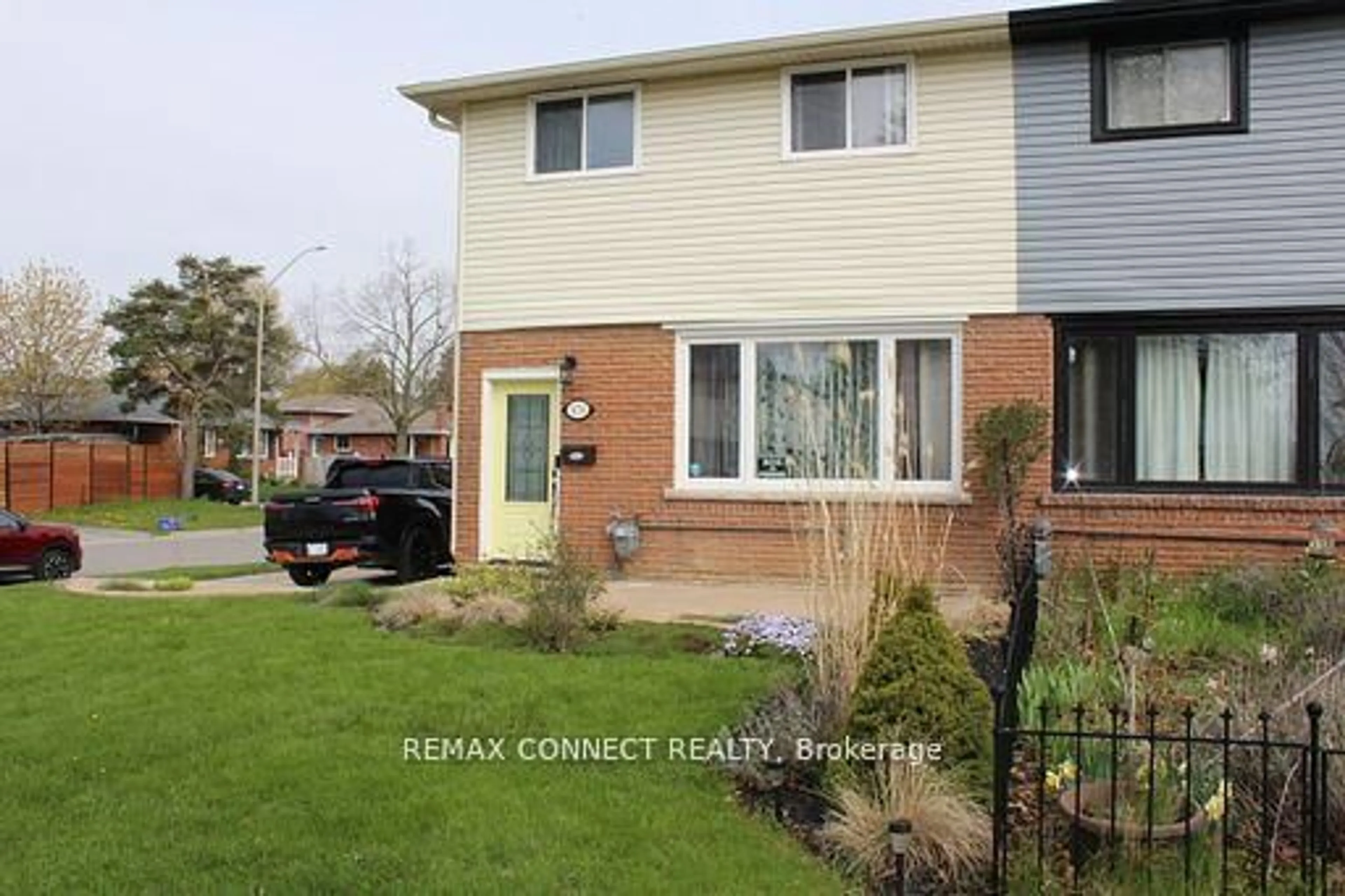 Home with brick exterior material, street for 376 Dwight Ave, Oshawa Ontario L1J 1K9
