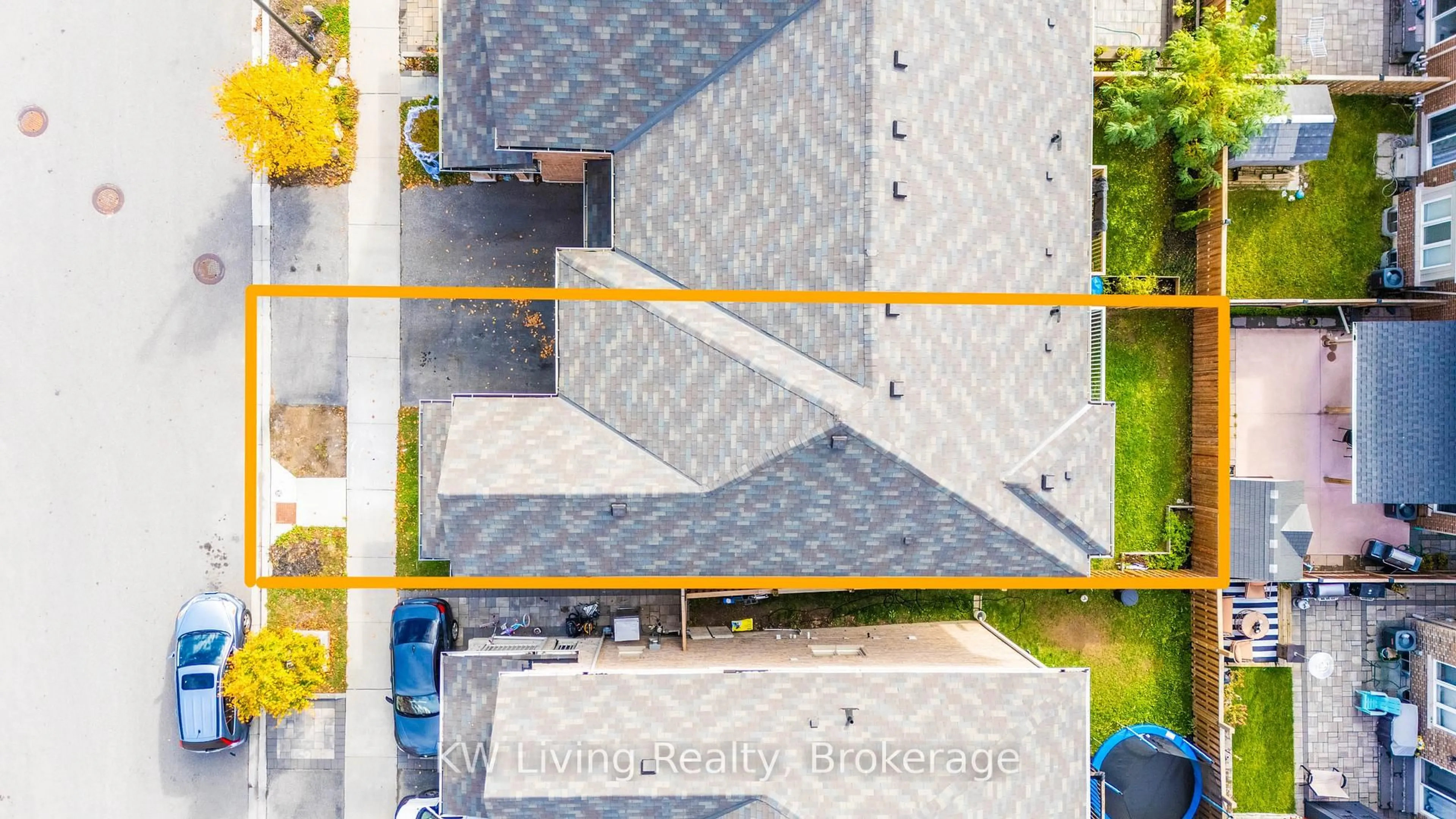 A pic from outside/outdoor area/front of a property/back of a property/a pic from drone, unknown for 1010 Reflection Pl, Pickering Ontario L1X 0E9