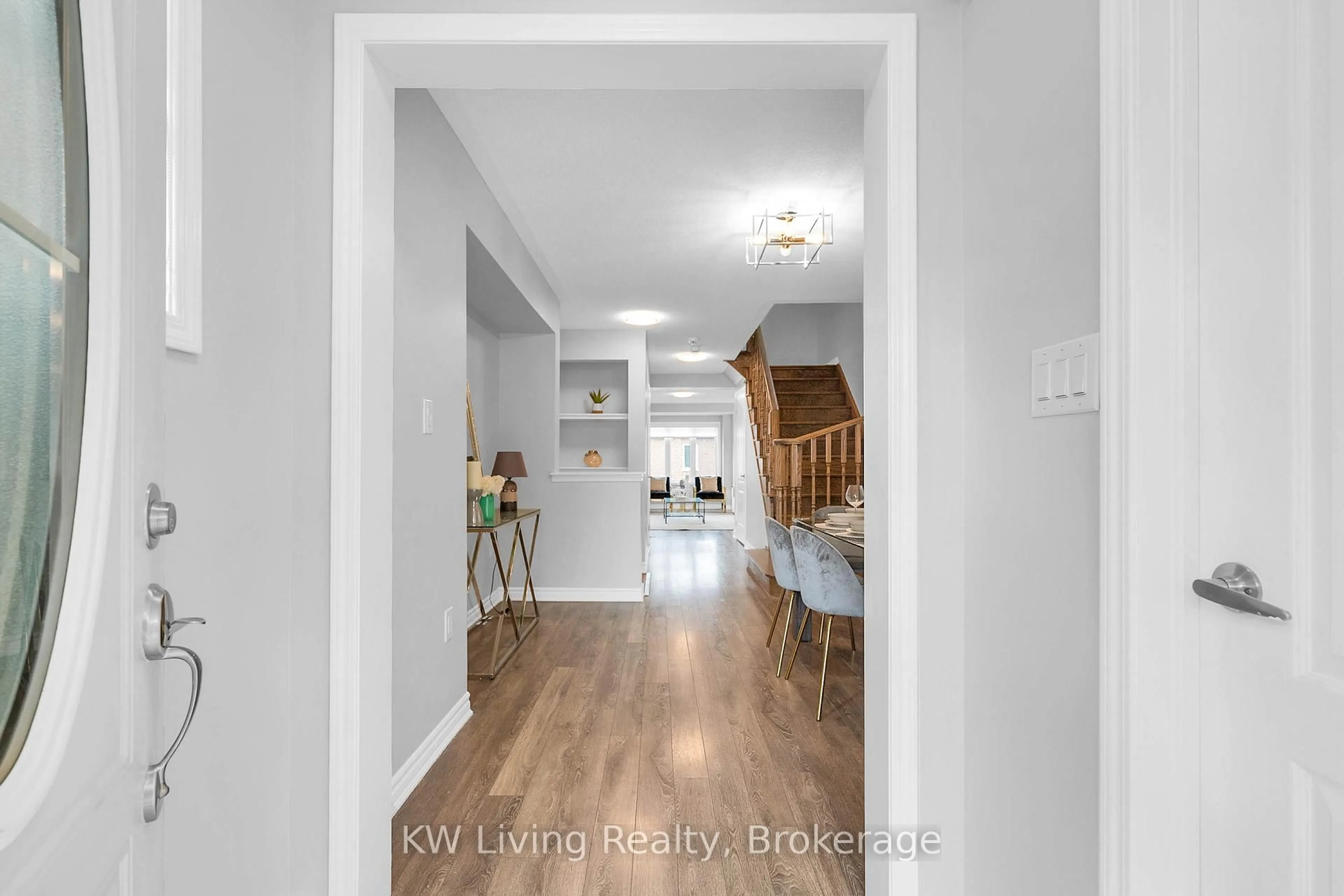 Indoor entryway for 1010 Reflection Pl, Pickering Ontario L1X 0E9