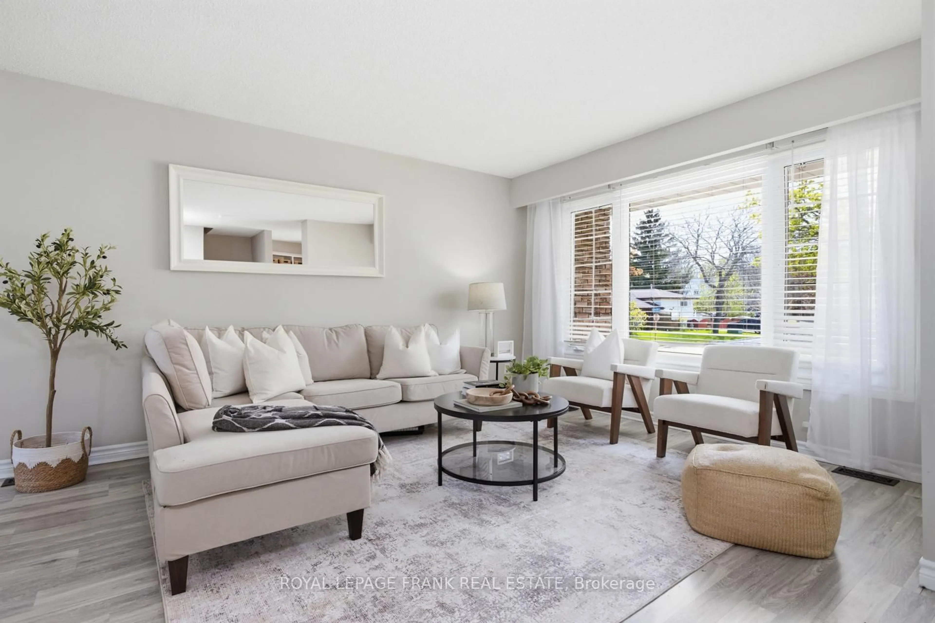 Living room with furniture, unknown for 449 Lanark Dr, Oshawa Ontario L1J 5W8