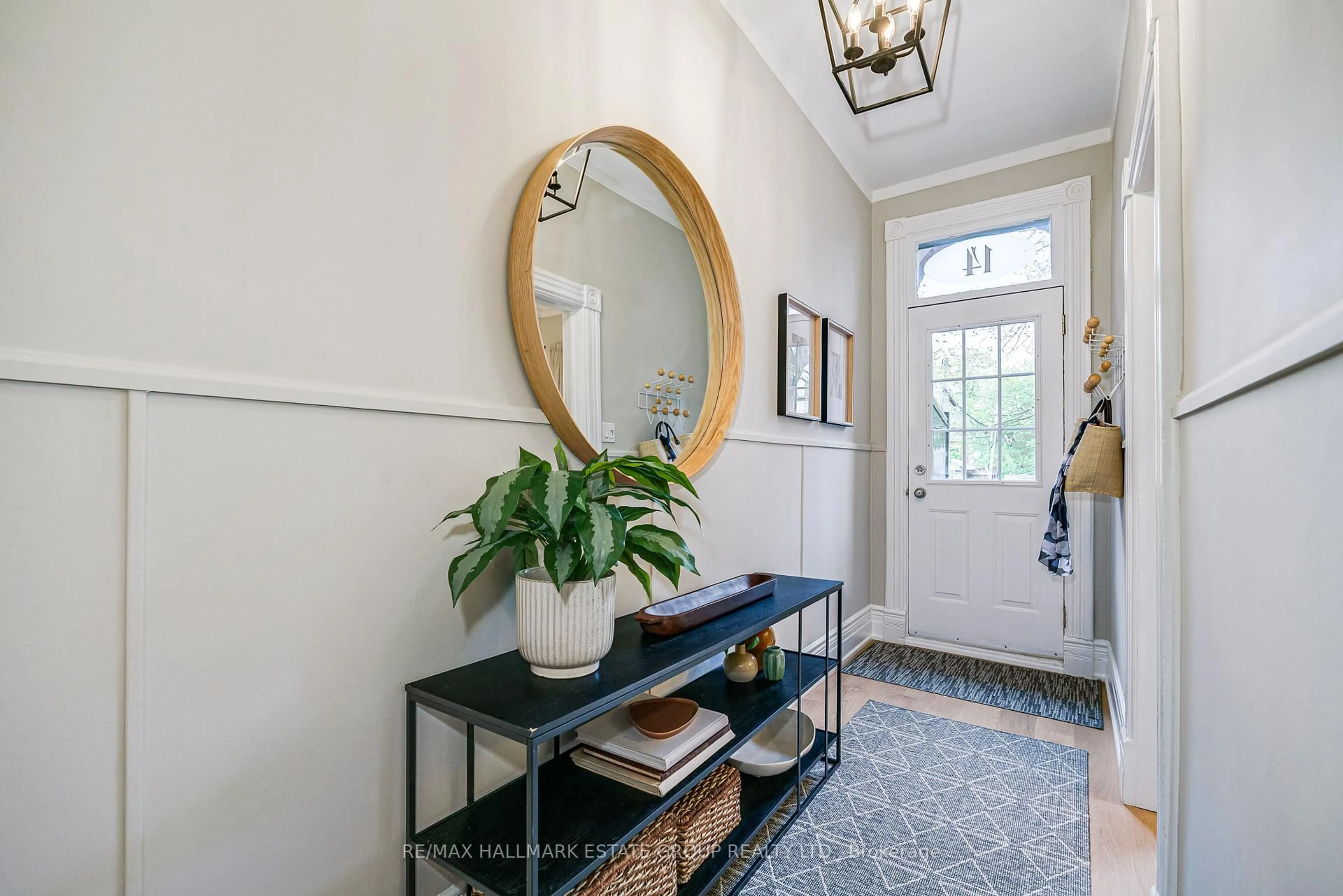 Indoor entryway for 14 Austin Ave, Toronto Ontario M4M 1V6
