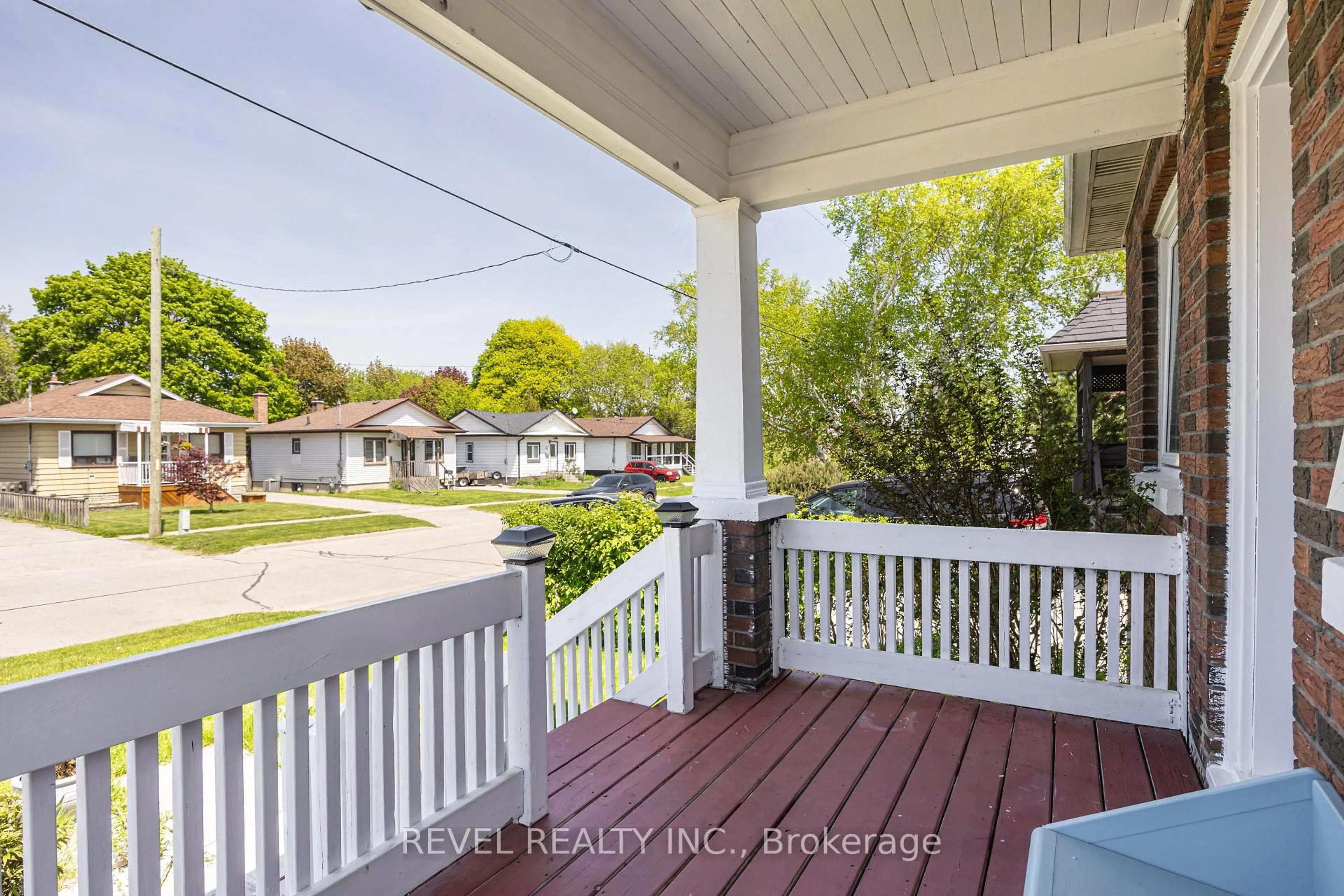 A pic from outside/outdoor area/front of a property/back of a property/a pic from drone, street for 241 Annis St, Oshawa Ontario L1H 3P8