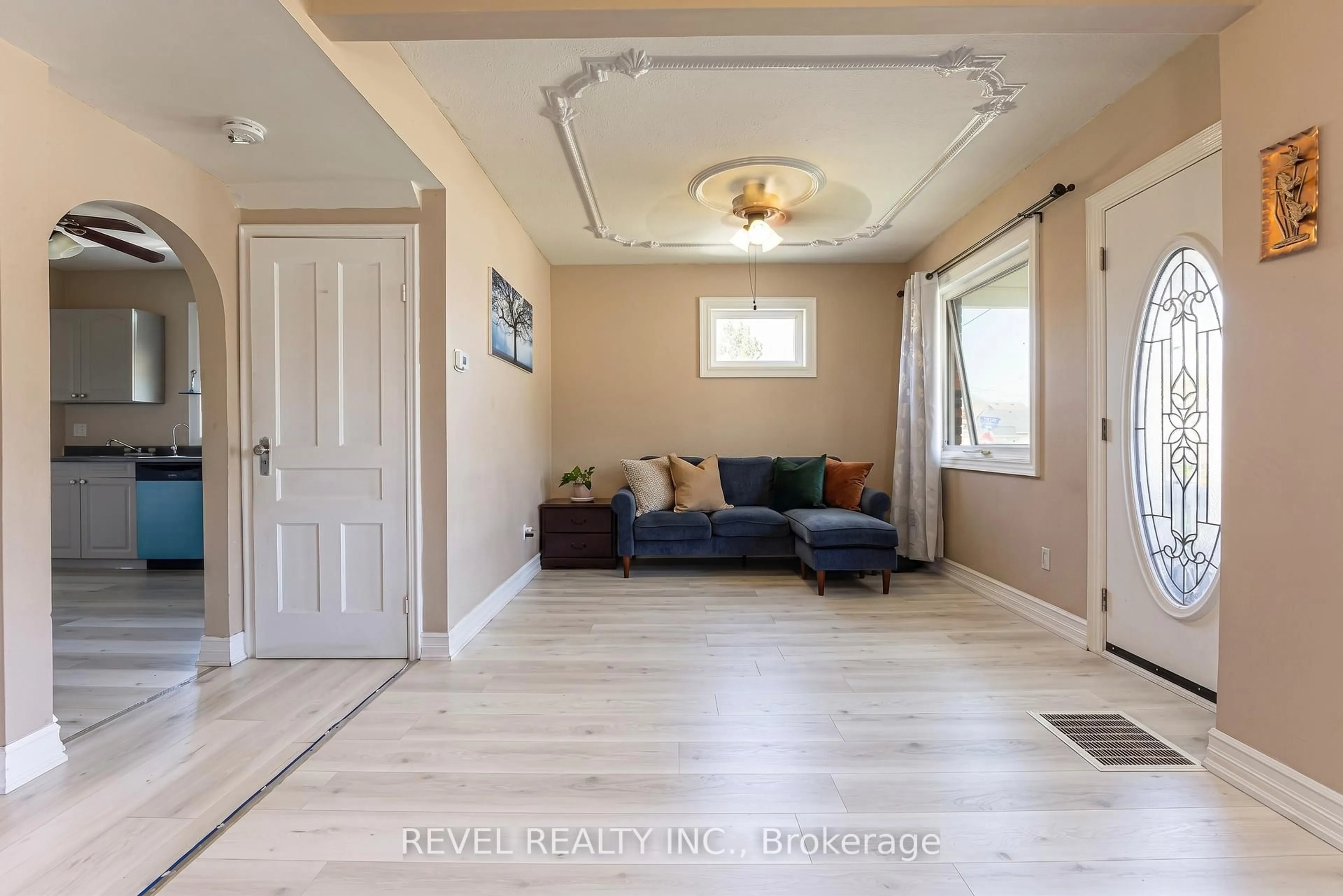 Unknown for 241 Annis St, Oshawa Ontario L1H 3P8