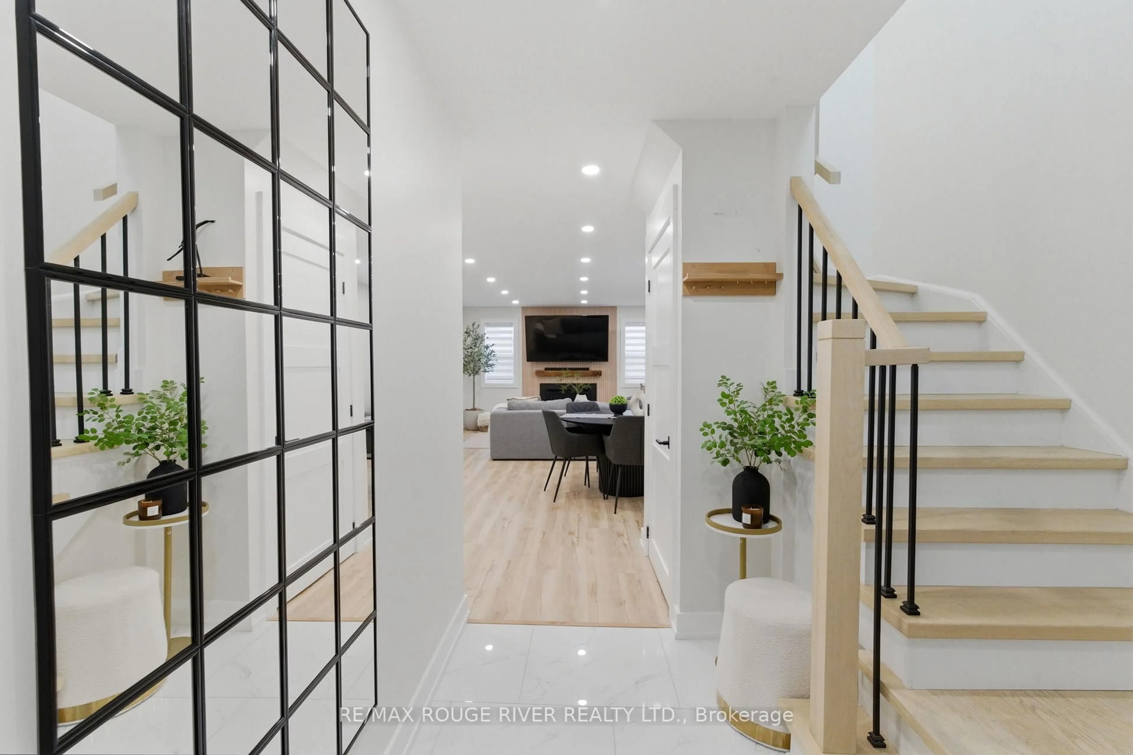 Indoor entryway for 15 Virginia Dr, Whitby Ontario L1R 2Y1