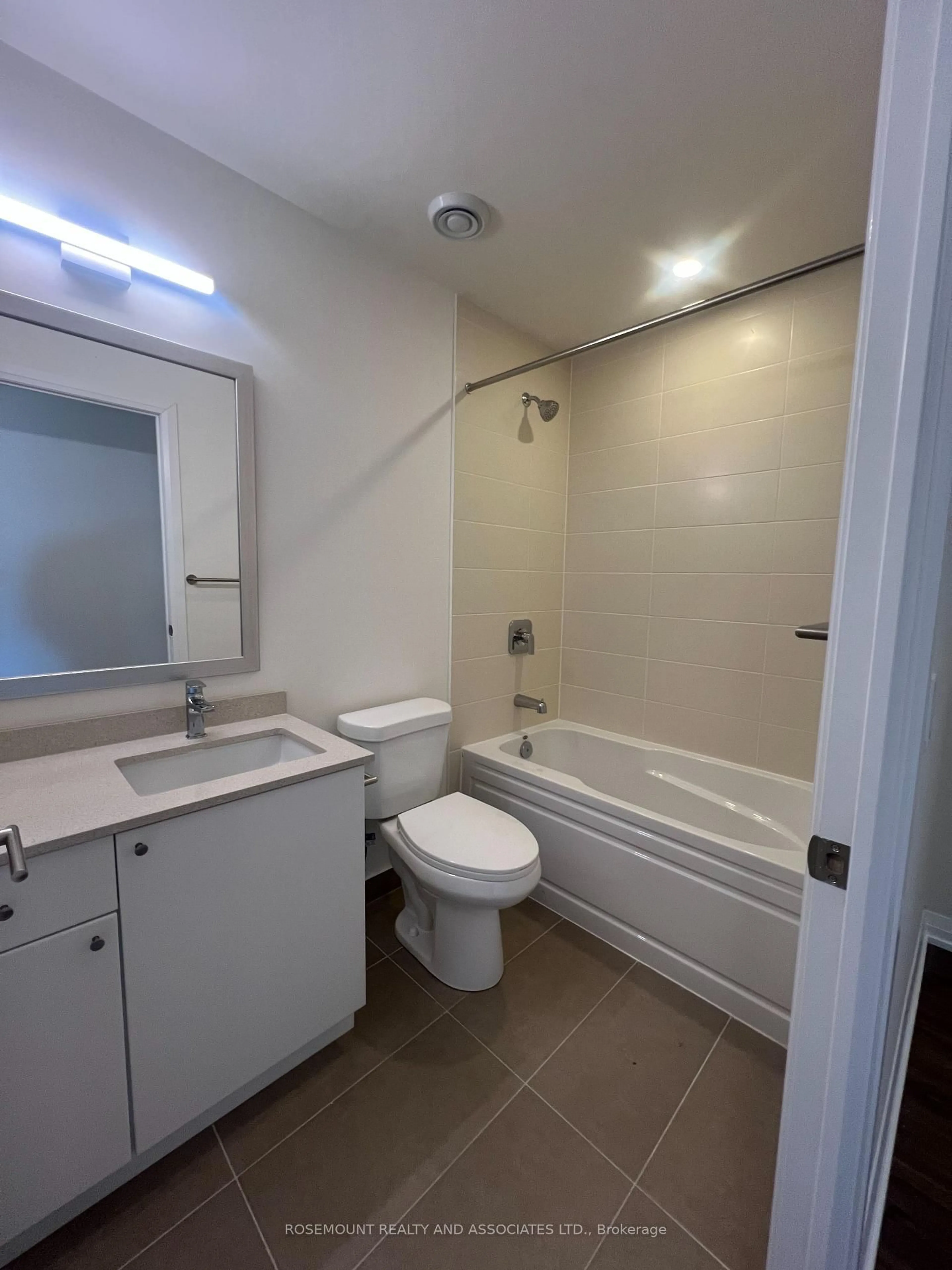 Standard bathroom, unknown for 3270 Sheppard Ave #1029, Toronto Ontario M1T 0B3