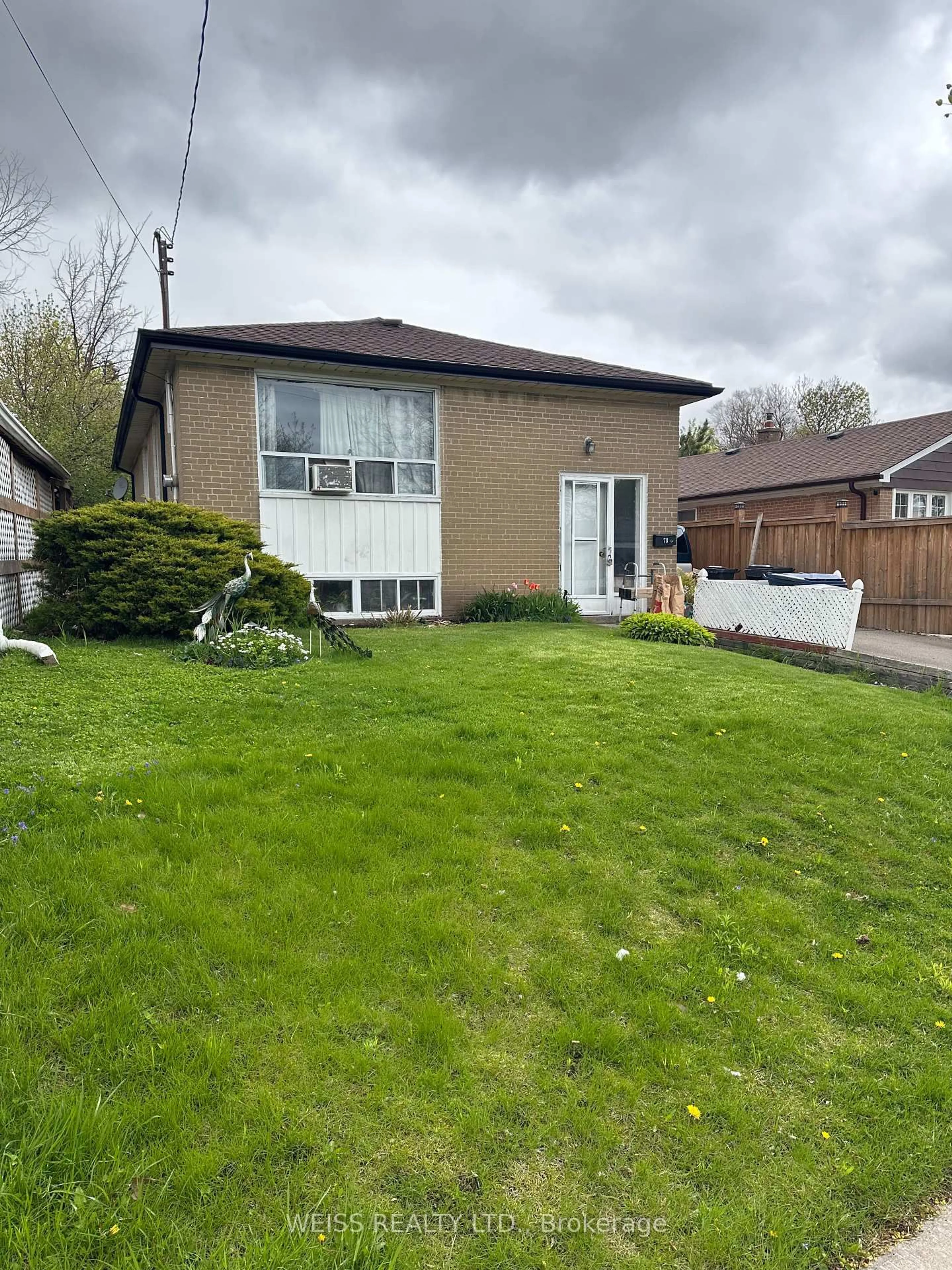 A pic from outside/outdoor area/front of a property/back of a property/a pic from drone, street for 78 Pandora Circ, Toronto Ontario M1H 1V7