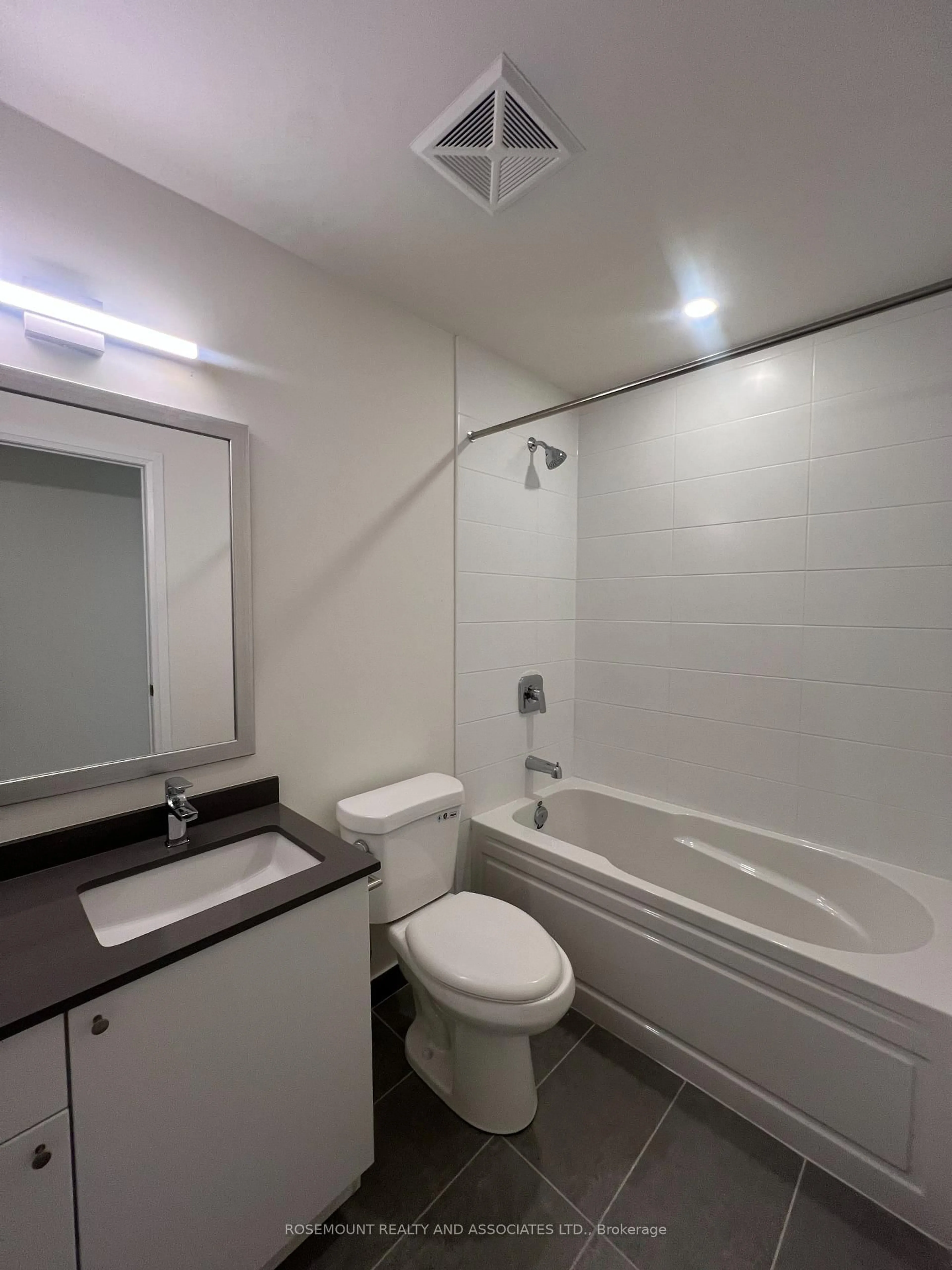 Standard bathroom, floor is not visible for 3260 Sheppard Ave #1004, Toronto Ontario M1T 0B3